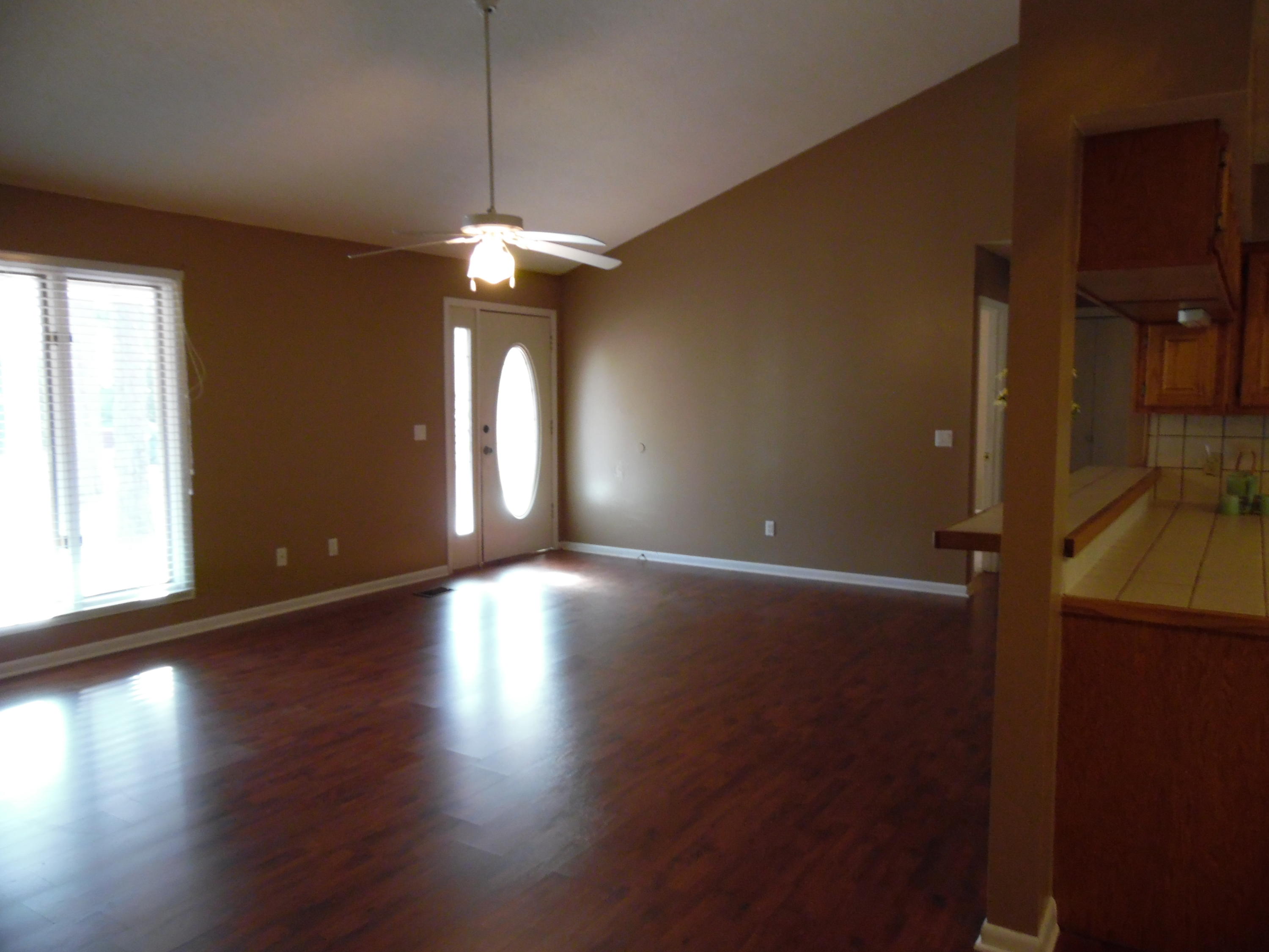 COUNTRY MANOR UNREC - Residential