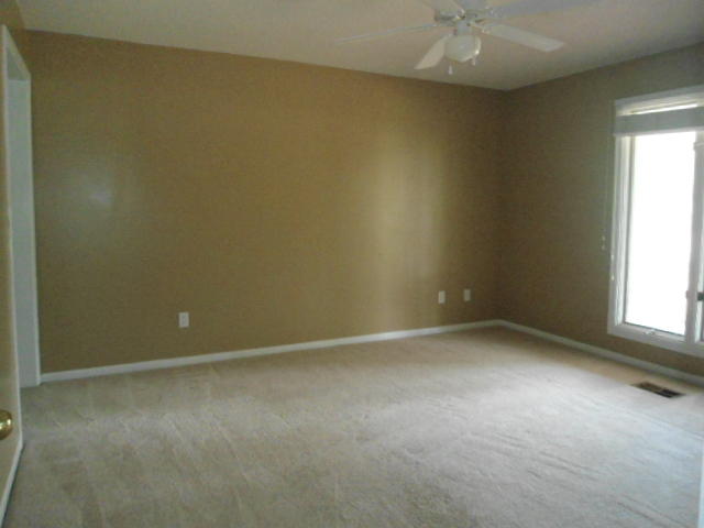 COUNTRY MANOR UNREC - Residential