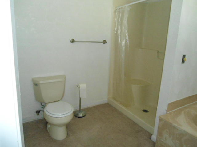 COUNTRY MANOR UNREC - Residential