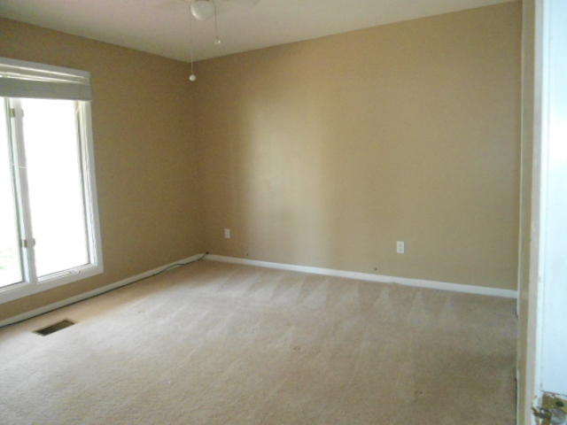 COUNTRY MANOR UNREC - Residential