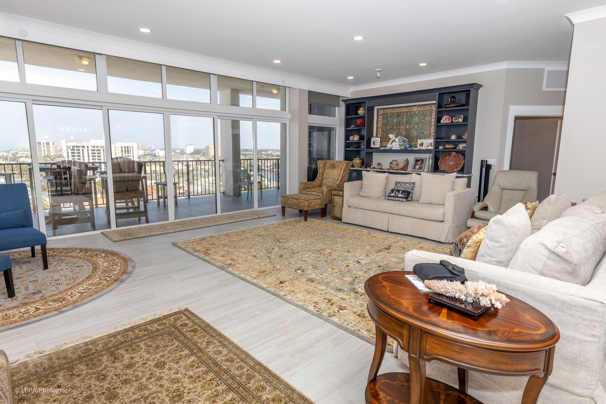 REGENCY TOWERS - Residential