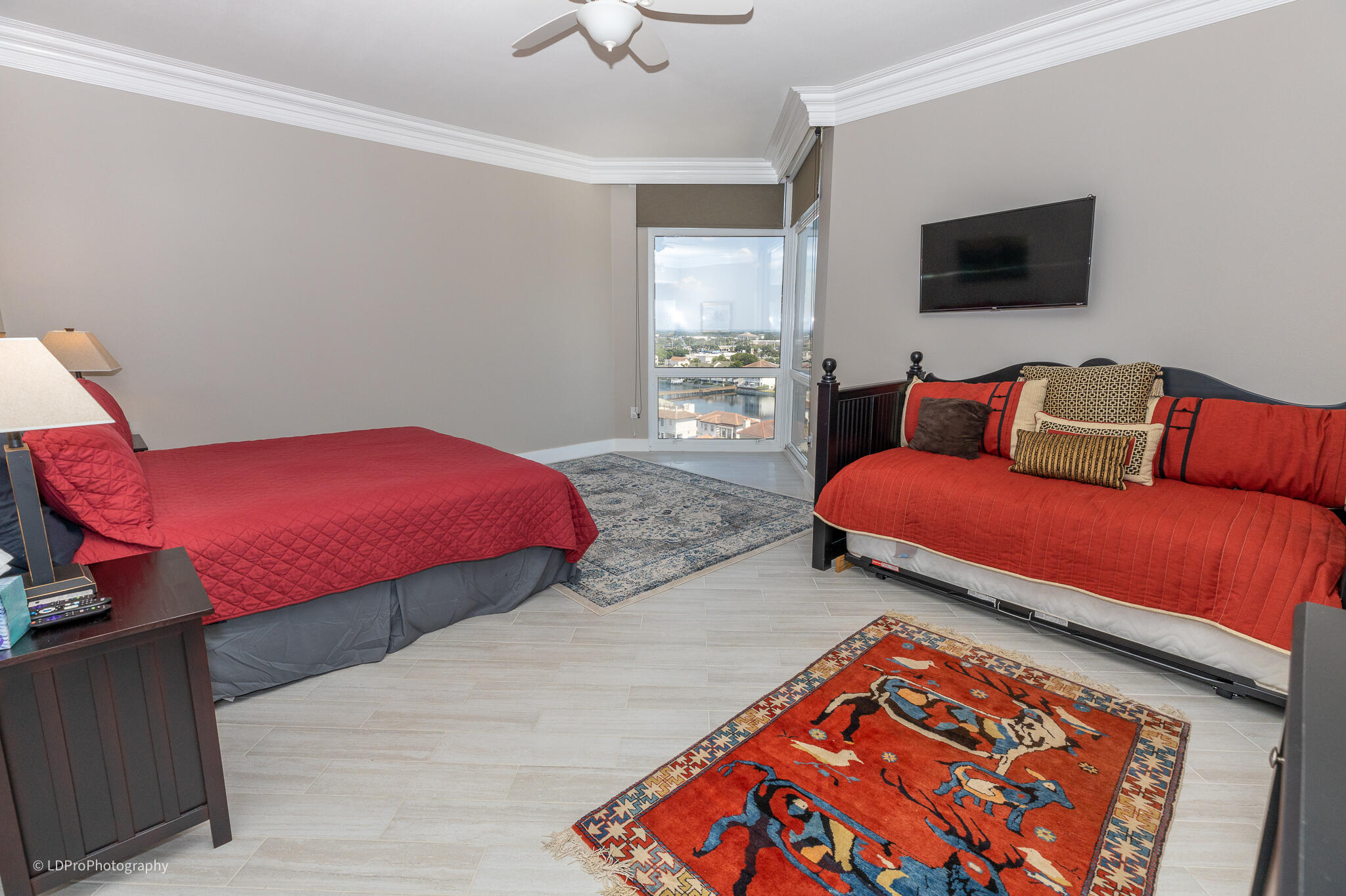 REGENCY TOWERS - Residential