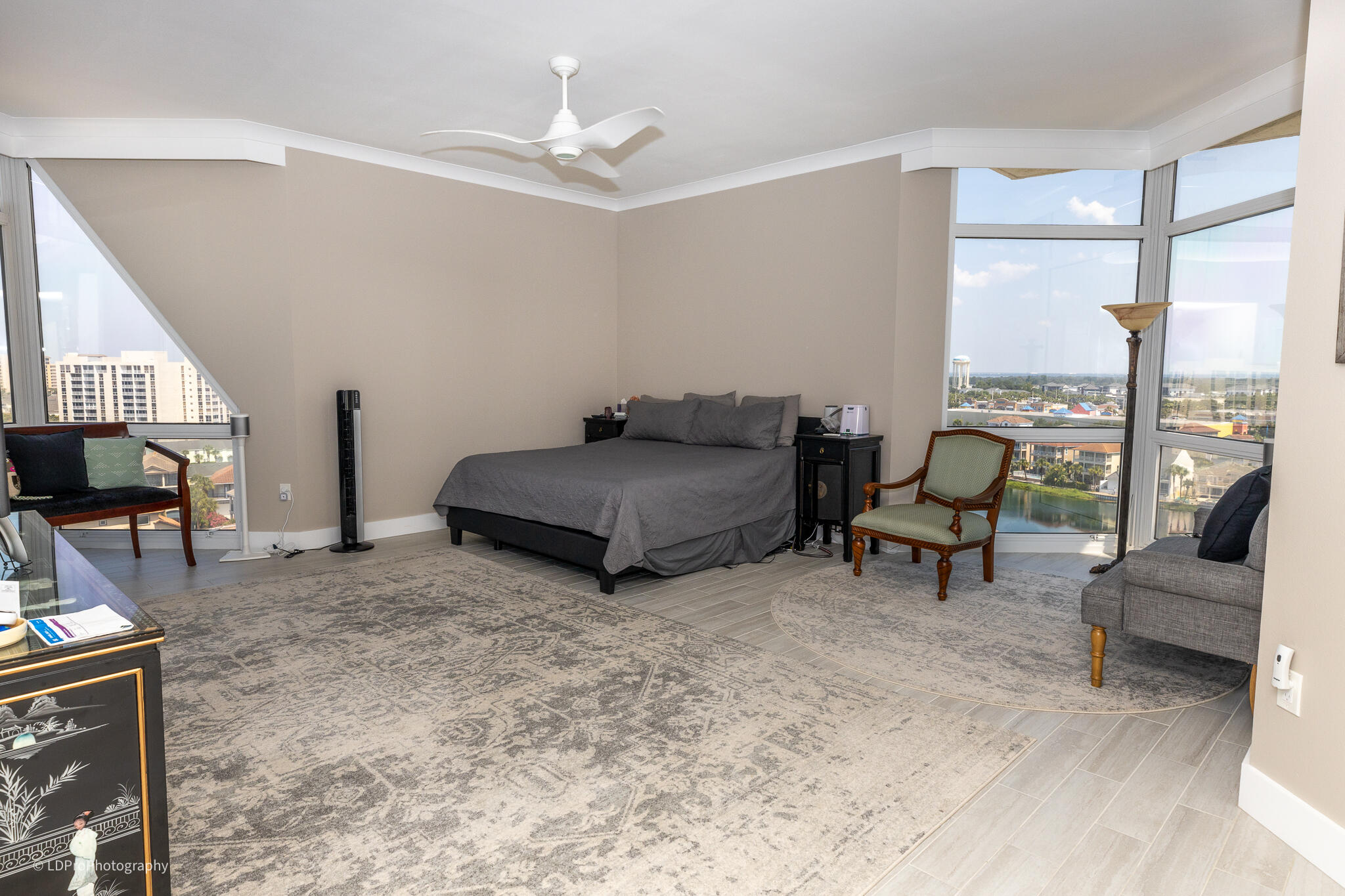 REGENCY TOWERS - Residential