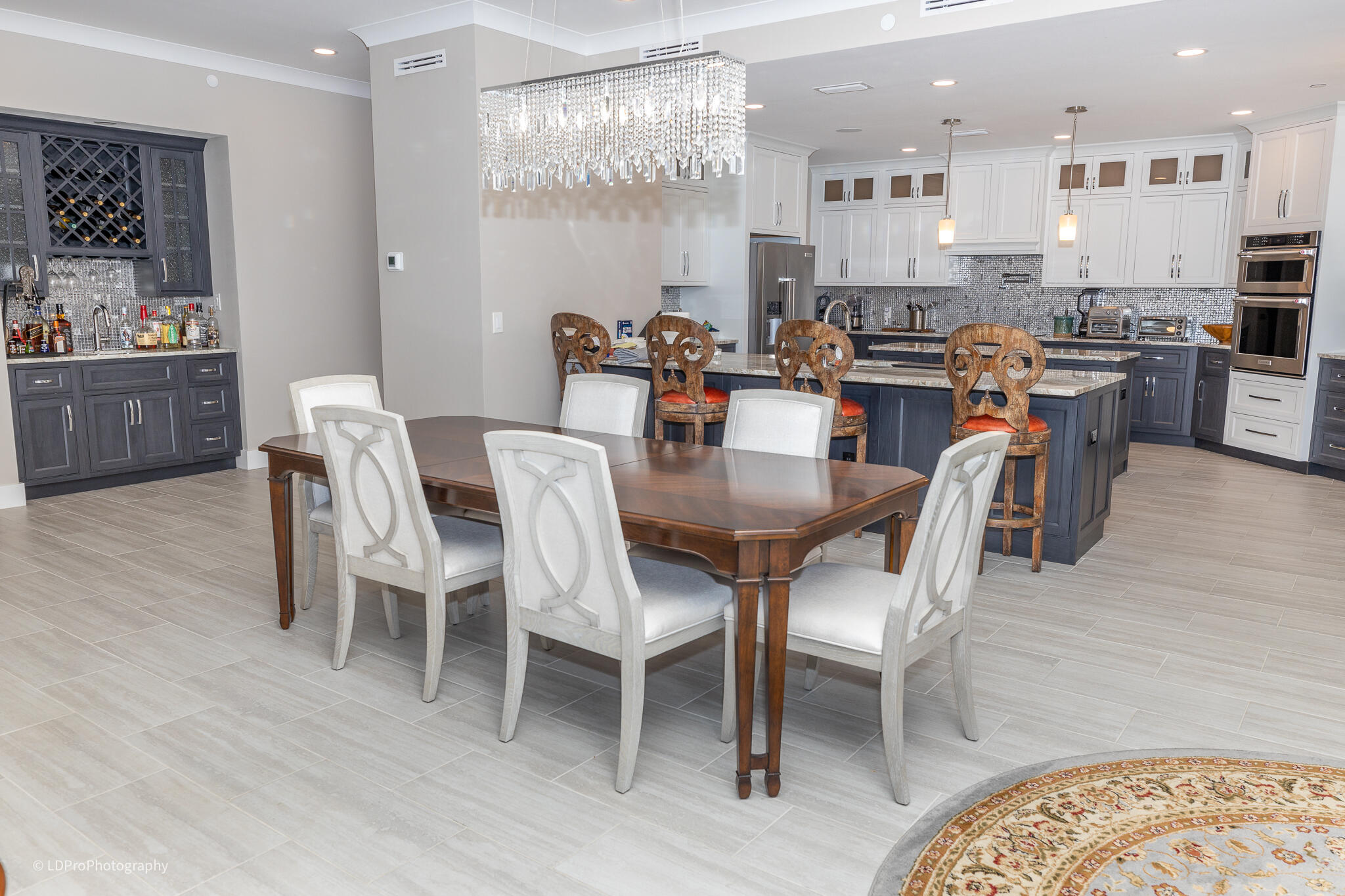 REGENCY TOWERS - Residential