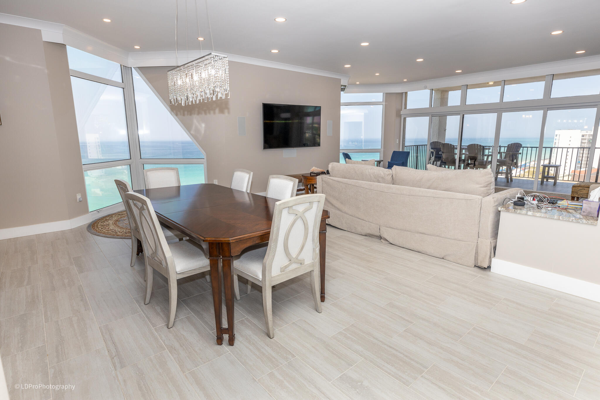 REGENCY TOWERS - Residential