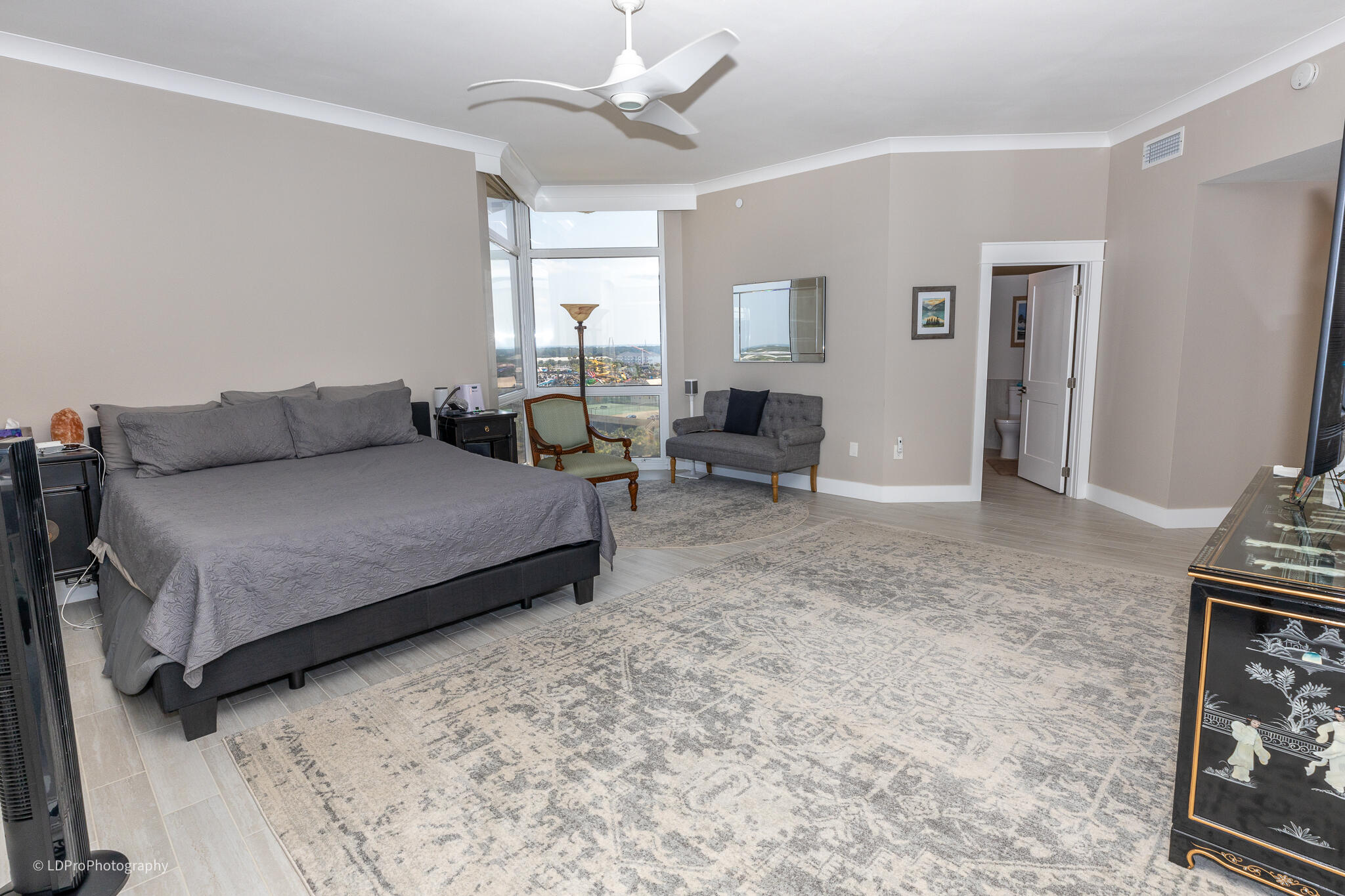 REGENCY TOWERS - Residential