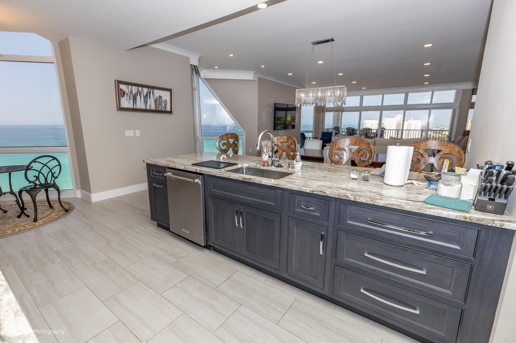REGENCY TOWERS - Residential