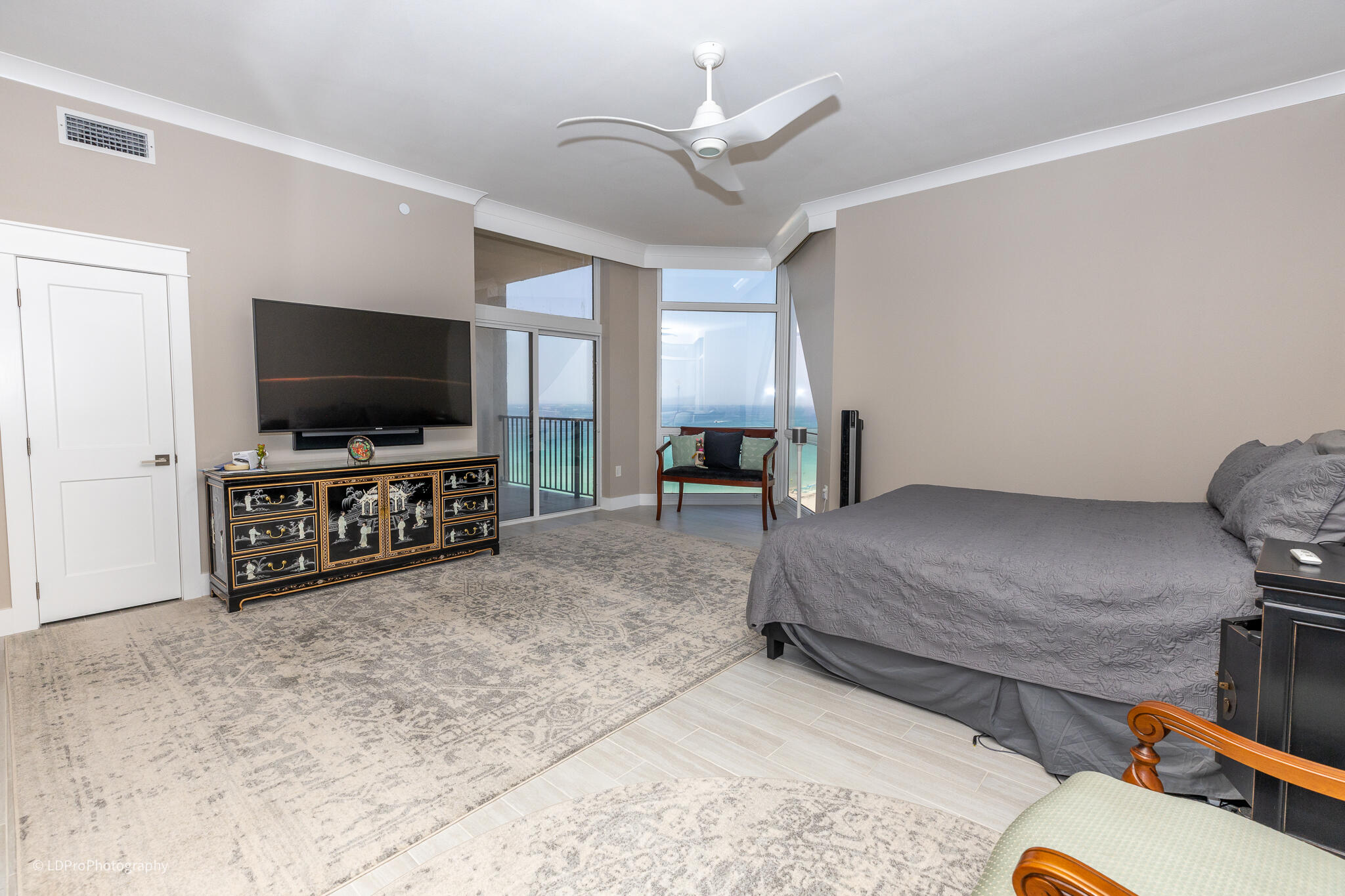 REGENCY TOWERS - Residential