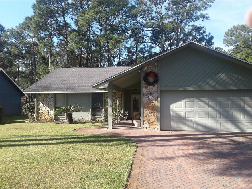 This single level home, in Bluewater Bay, is located in a quiet cove. Driveway, sidewalk and screened porch have all been updated with brick pavers .Front door and double doors to screened porch are new as well. Home has granite countertops, hardwood floors and orange peel ceilings in the main living area .Wainscoting in living area kitchen lend a Craftsman feel to home. Kitchen features white cabinet fronts, granite countertops and new fixtures. Small area off kitchen is perfect for a variety of uses. Both bathrooms also updated.