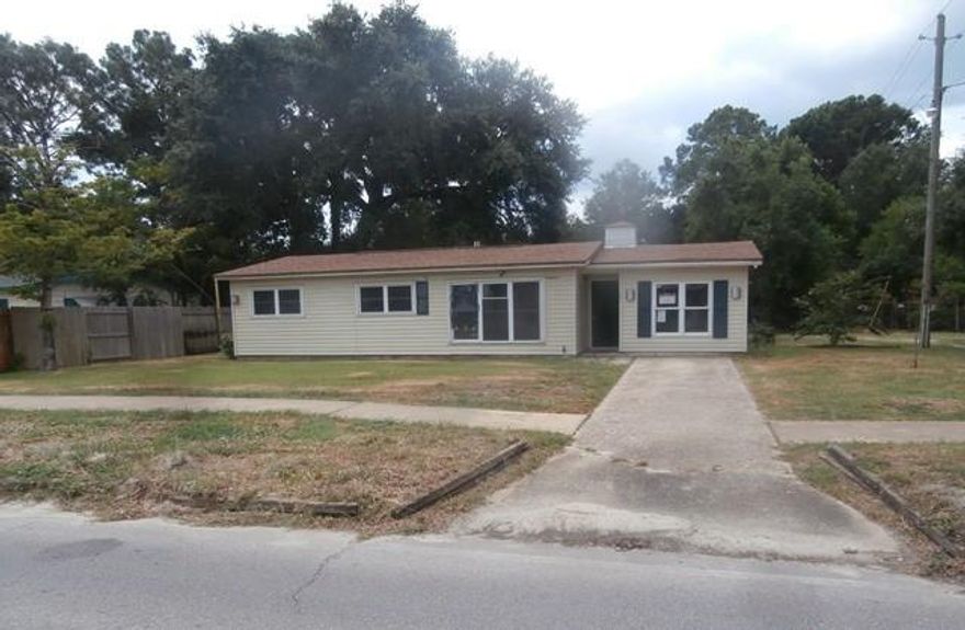 REO ~ Blank Slate in heart of Ft Walton Beach! Don't miss out on this great opportunity to add your personal design style to this home... From the kitchen to the baths to the flooring... you'll have plenty of opportunity to design your home. This is a Fannie Mae HomePath property.