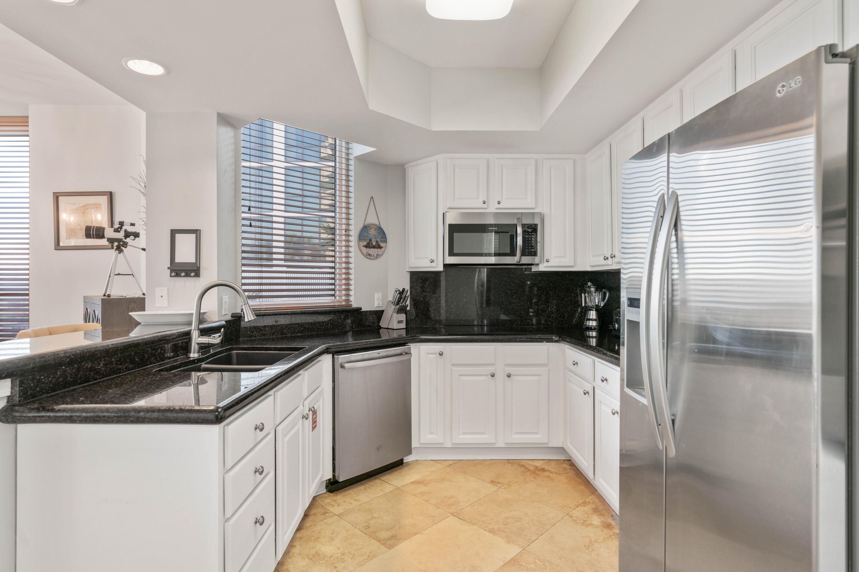SILVER BEACH TOWERS - Residential