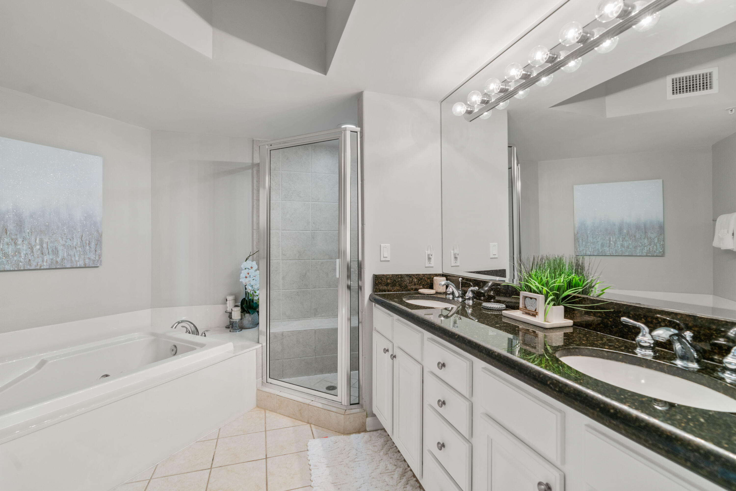 SILVER BEACH TOWERS - Residential