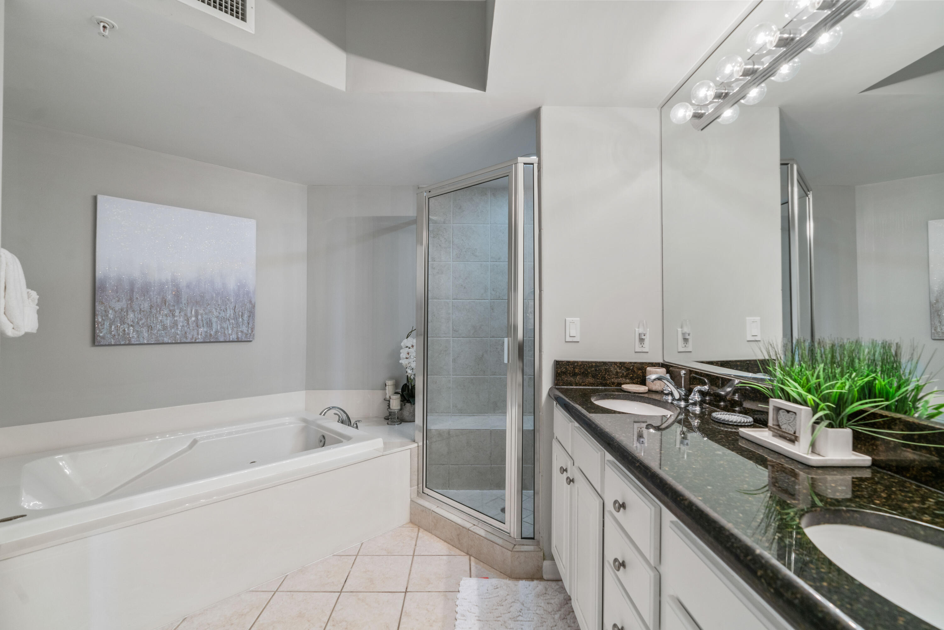 SILVER BEACH TOWERS - Residential
