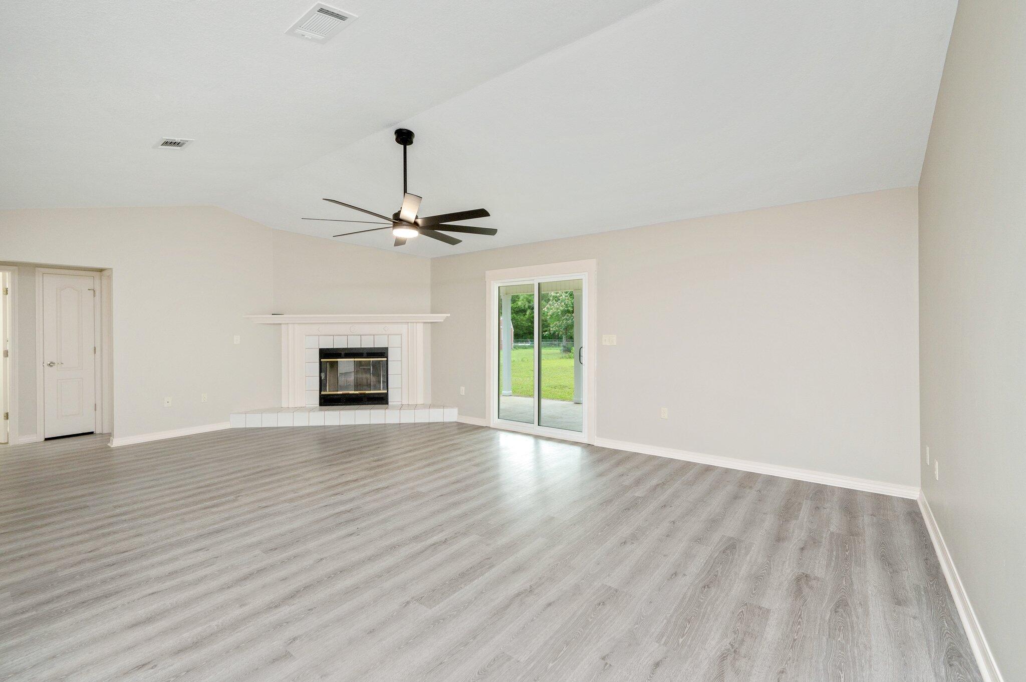 DEER VALLEY ESTATES LOT 3 - Residential