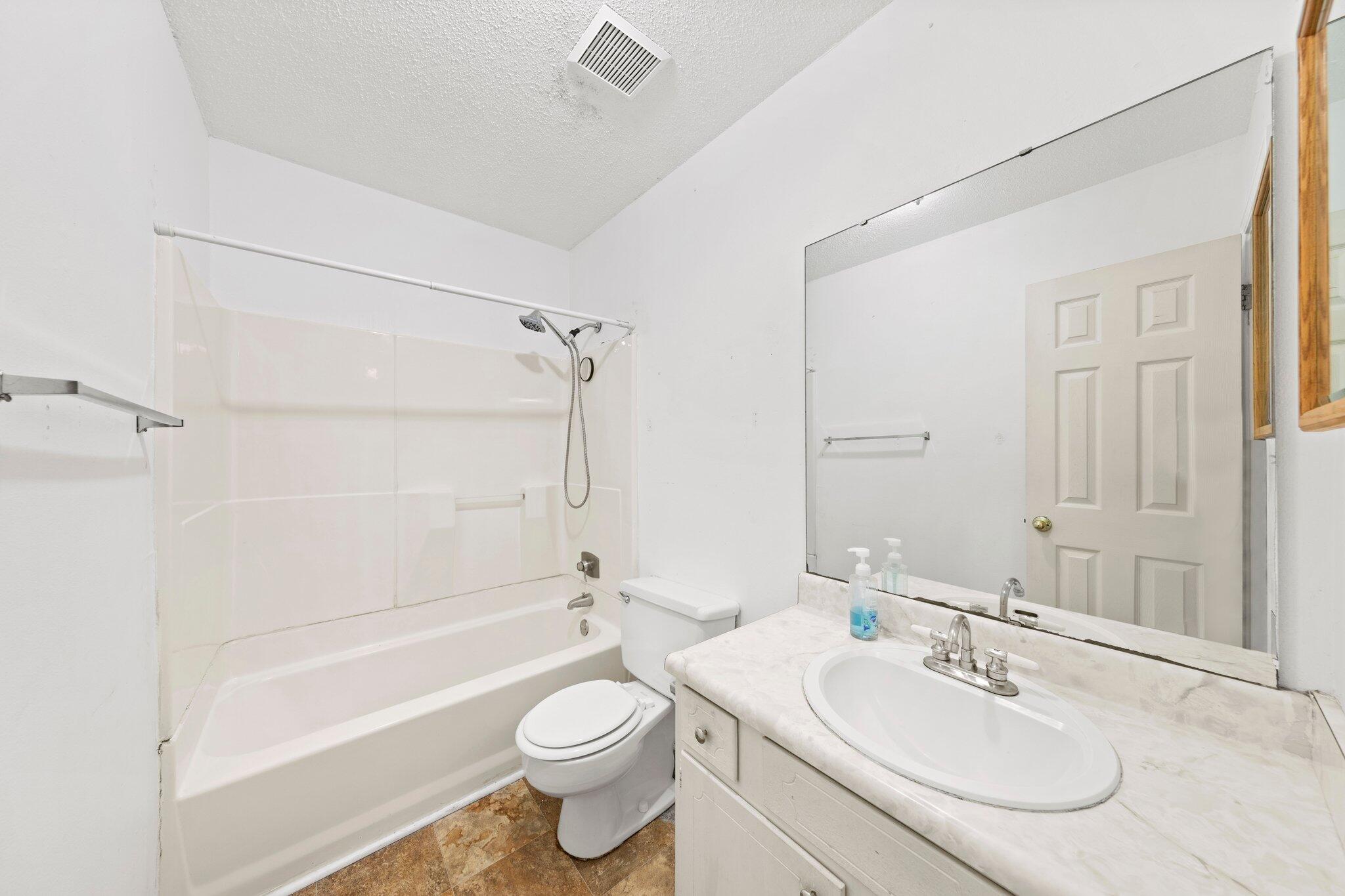 PORT DIXIE - Residential Lease