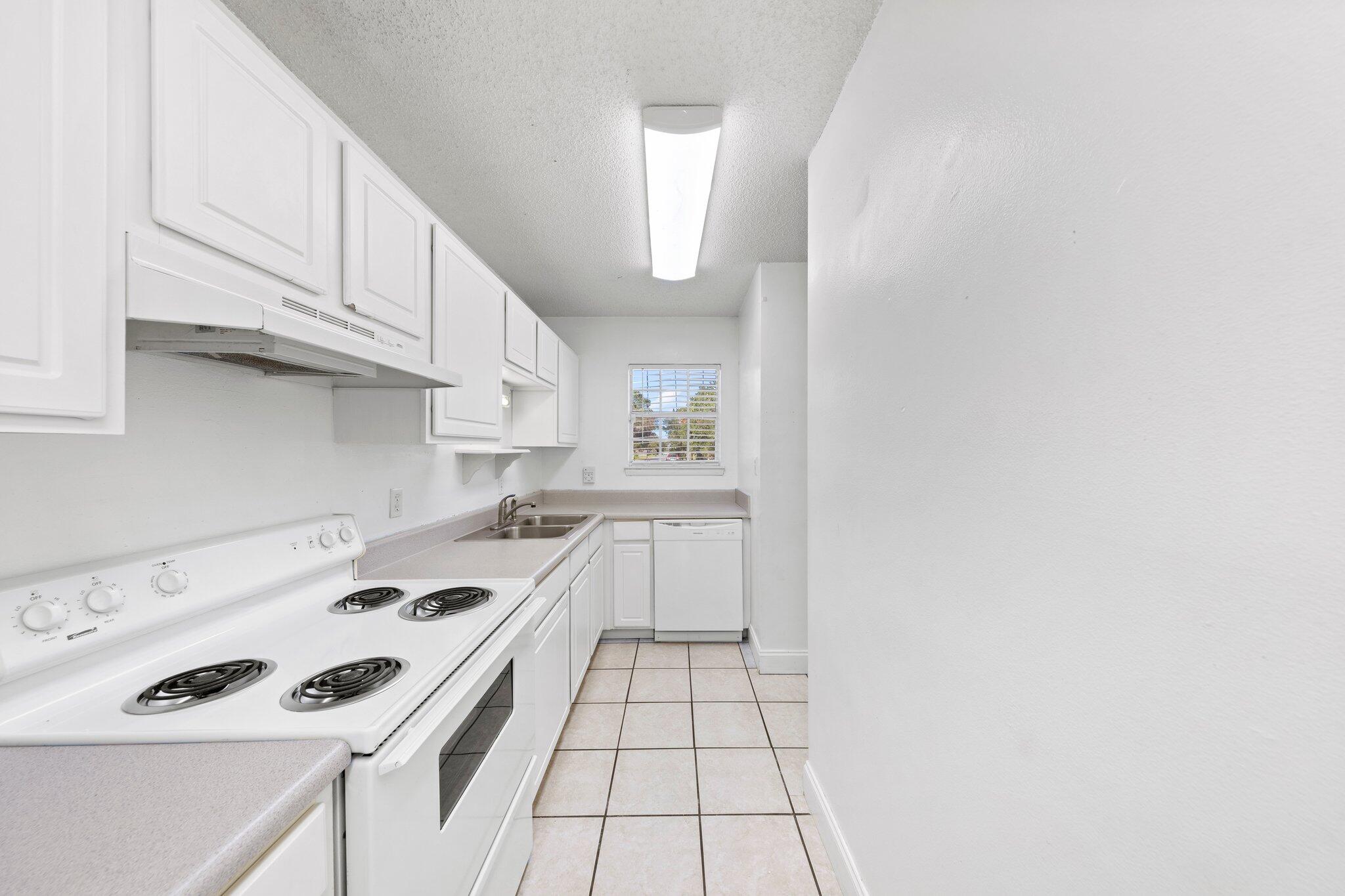 PORT DIXIE - Residential Lease