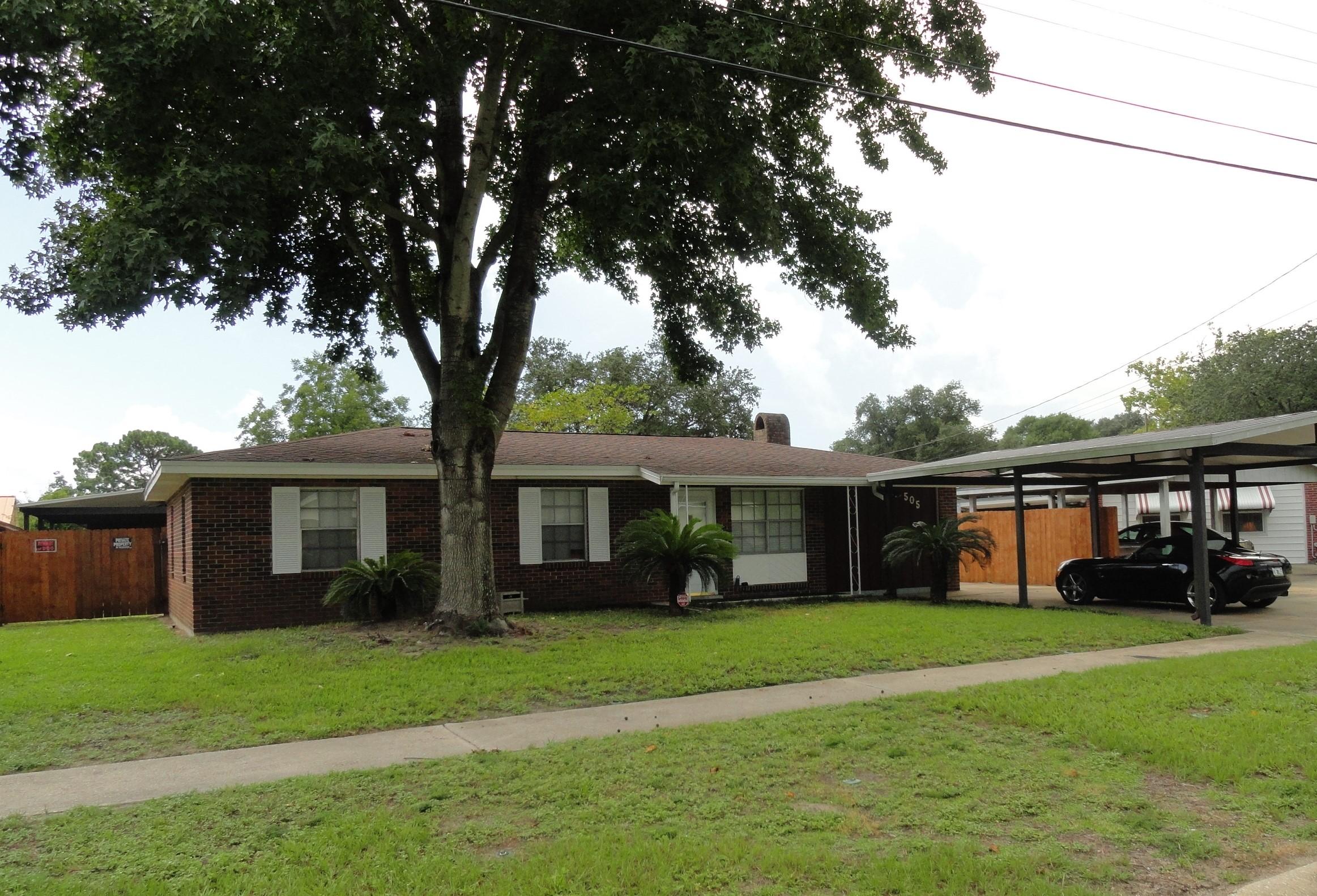 ******* JUST REDUCED*******THIS HOME IS IMMACULATE AND READY TO MOVE IN. IT HAS BEEN GONE OVER AND REPAIRS MADE,NEW PAINT INSIDE AND OUT. IN ADDITION TO 2 COMMERCIAL GRADE CARPORTS IT HAS 2 OVERSIZE GARAGES ONE OF WHICH IS WIRED FOR 220 VOLTS. THERE IS A TILE PATIO WITH A BRICK GRILL WITH ACCESS TO GAS.BY ADDING A SIMPLE HVAC VENT TO THE LAUNDRYROOM 66 SQ.FT. OF ADDITIONAL SPACE WOULD BE AVAILABLE TO INCREASE THE VALUE OF THE HOME.THE HOME HAS TILE FLOORS THROUGHT FOR EASY CARE. THIS HOME HAS A LARGE GREATROOM WITH A GAS FIREPLACE FOR THOSE COOL WINTER NIGHTS. YOU WILL BE ABLE TO ENJOY THIS LOVELY HOME FOR YEARS TO COME. THE APPLIANCES CONVEY ''AS IS'' THIS HOME HAS COPPER WIRING.