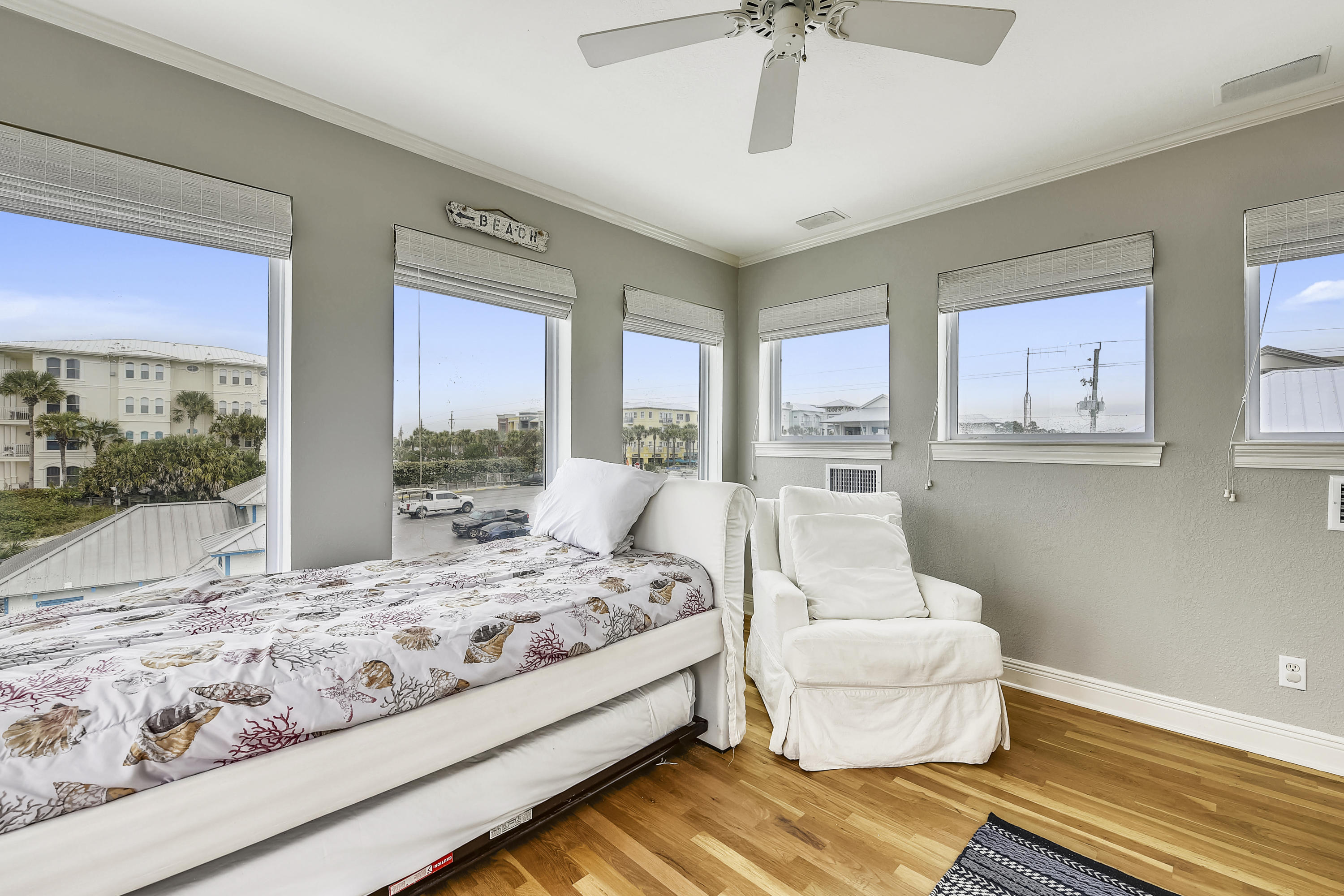 SUNRISE BEACH - Residential