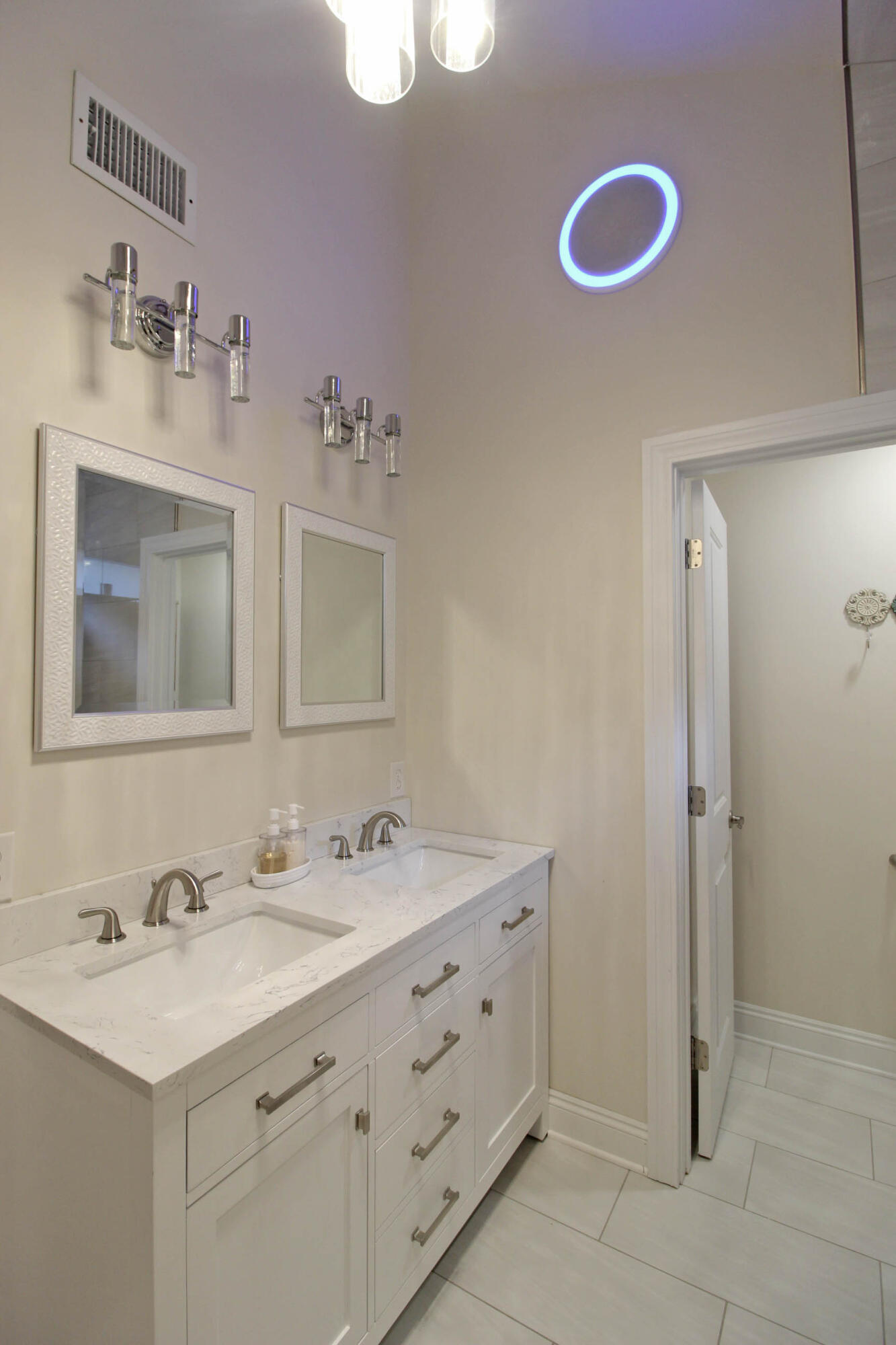 LAKE WAY VILLAS 1 - Residential