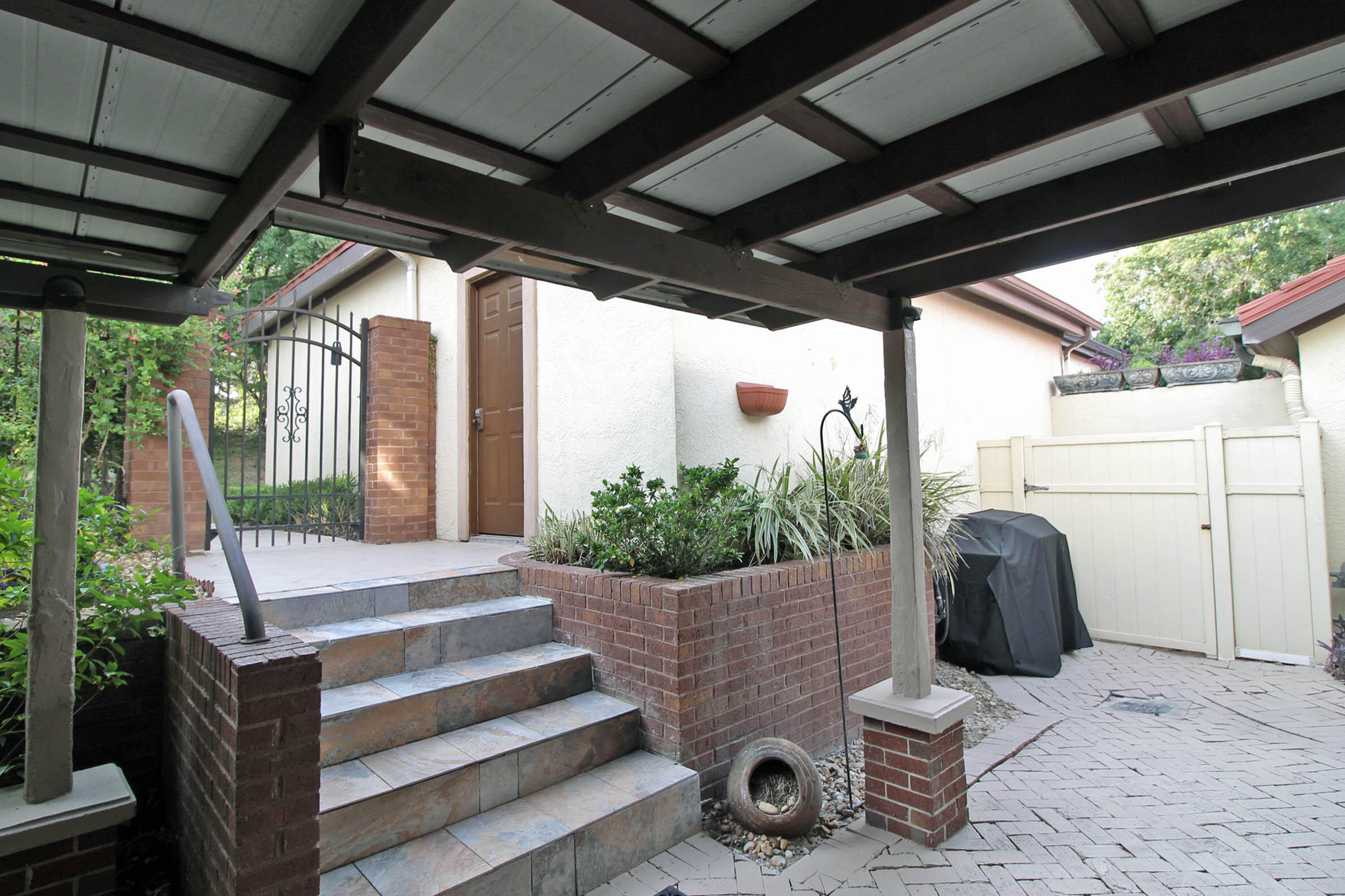 LAKE WAY VILLAS 1 - Residential