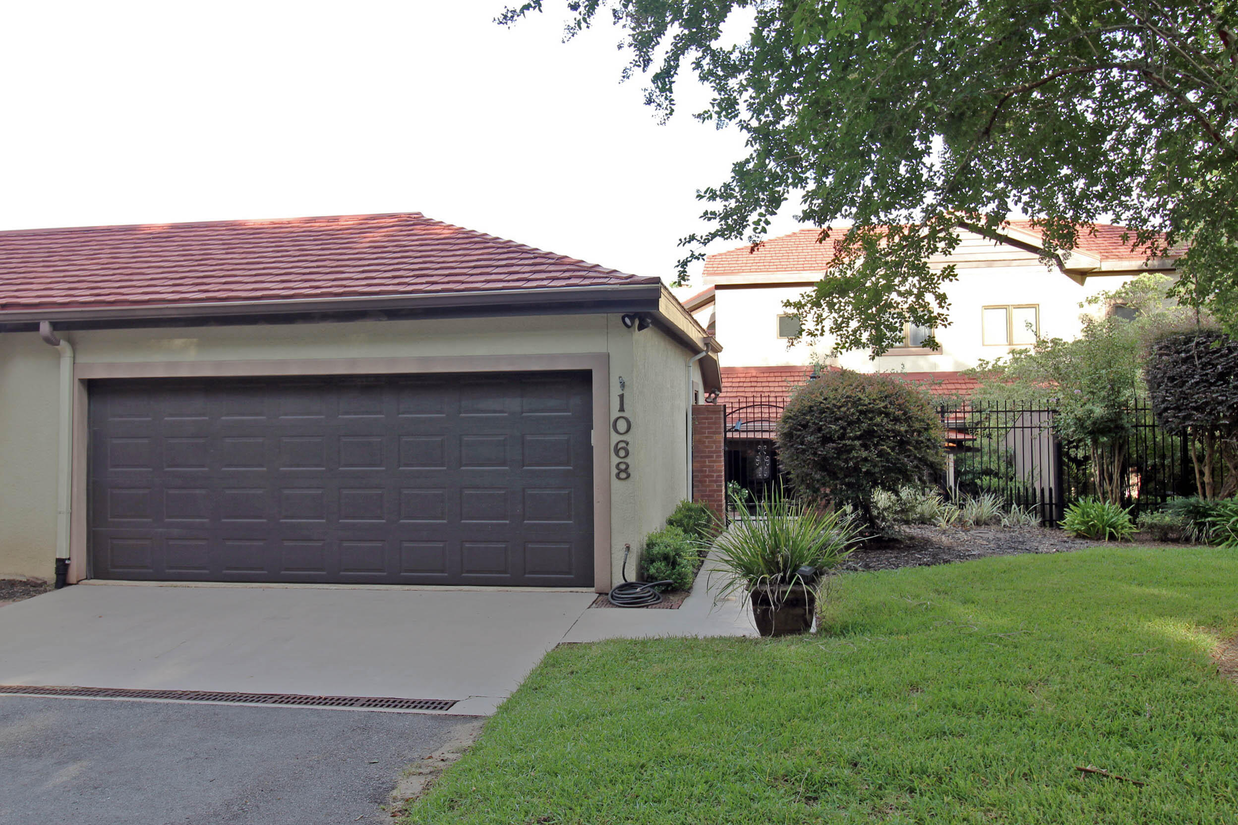 LAKE WAY VILLAS 1 - Residential