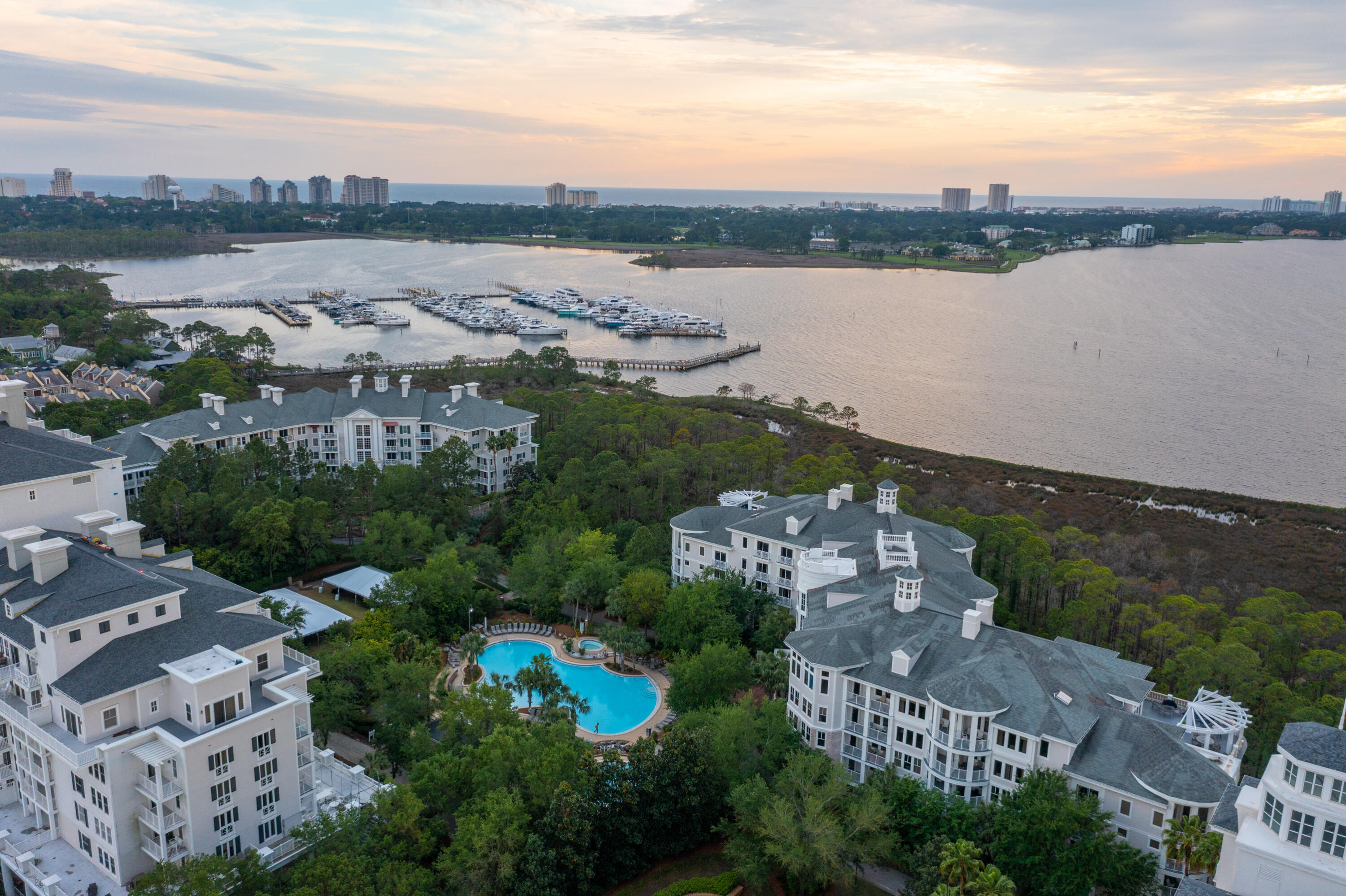 BAHIA CONDO - Residential