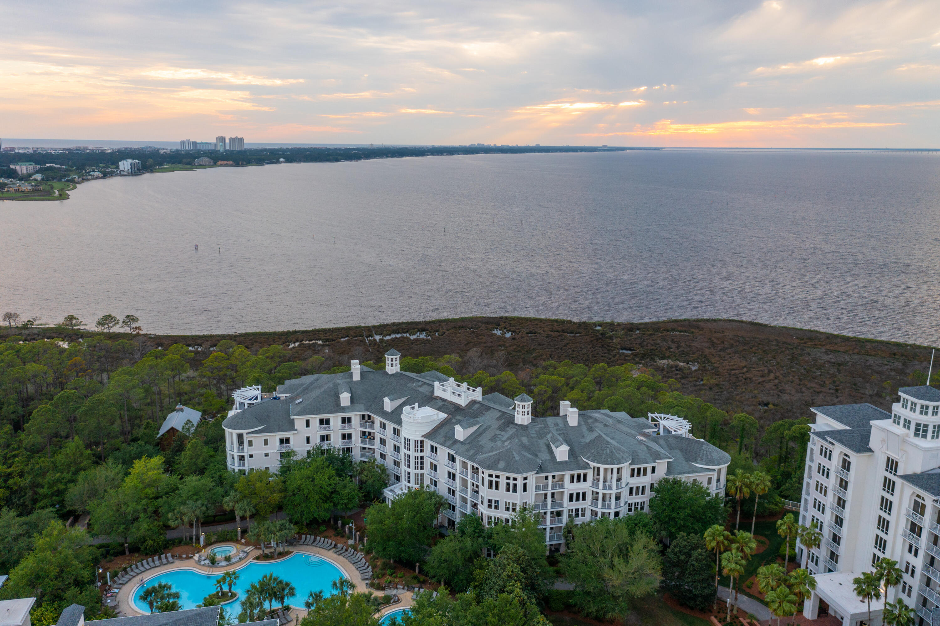 BAHIA CONDO - Residential