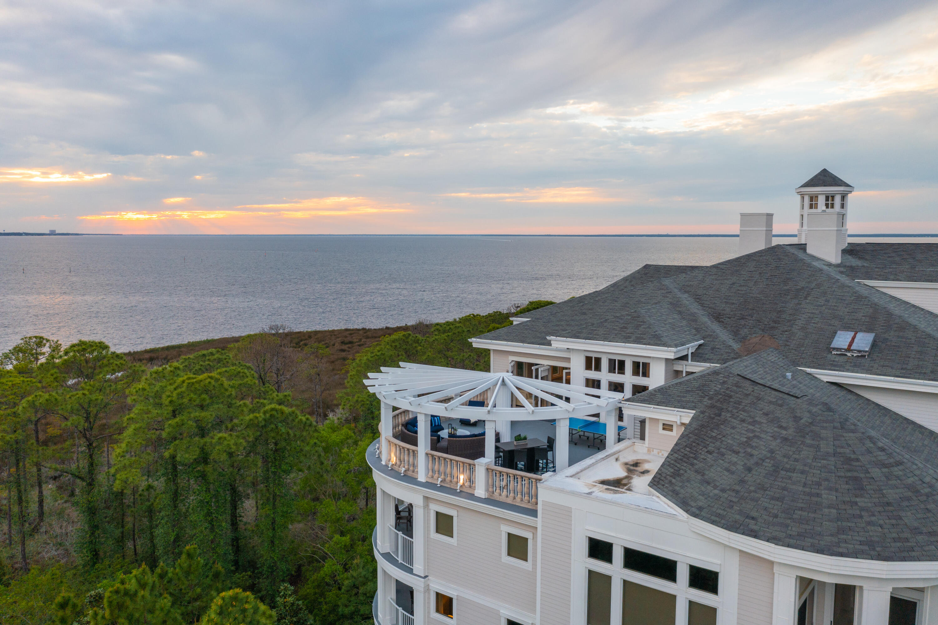 BAHIA CONDO - Residential