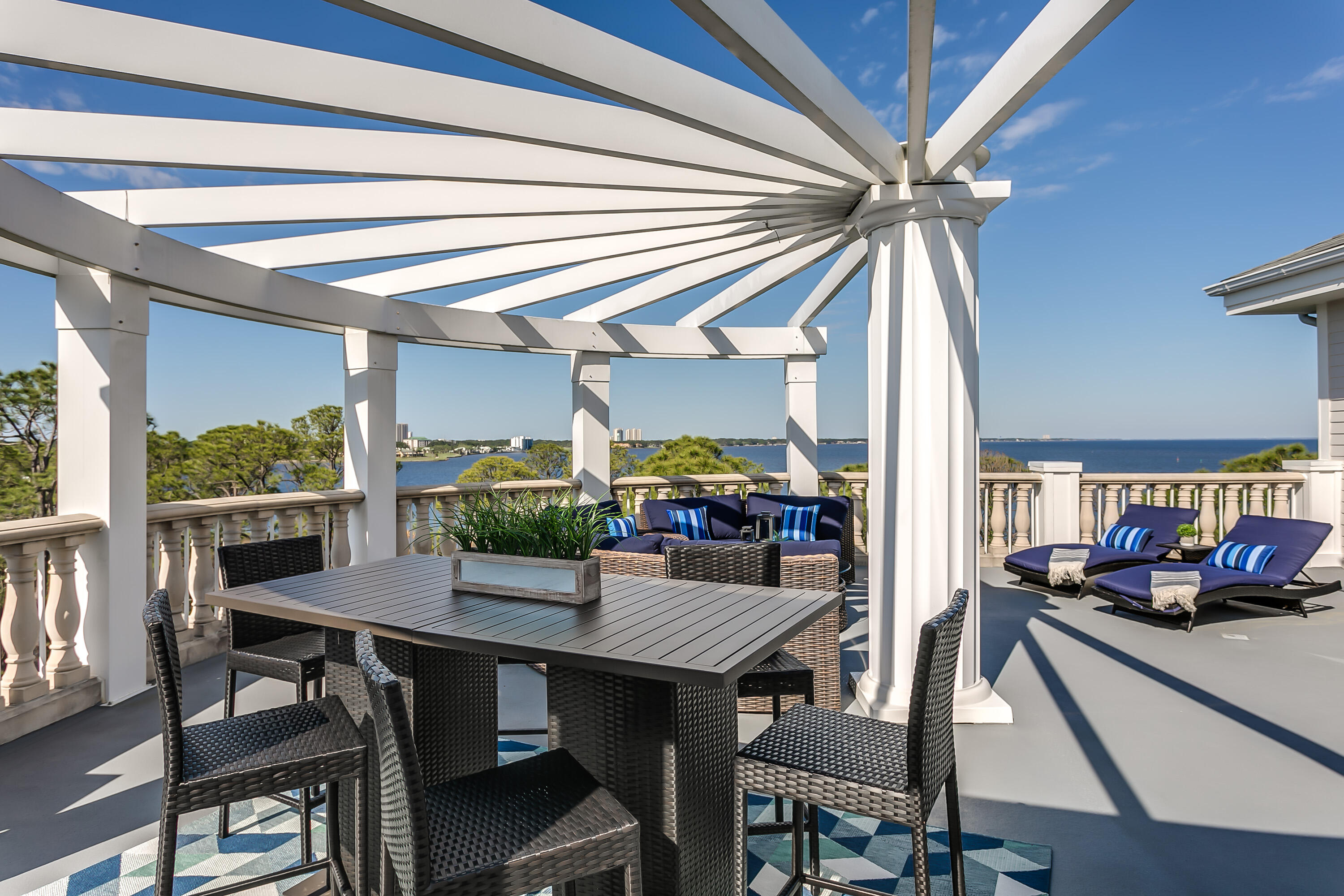 BAHIA CONDO - Residential