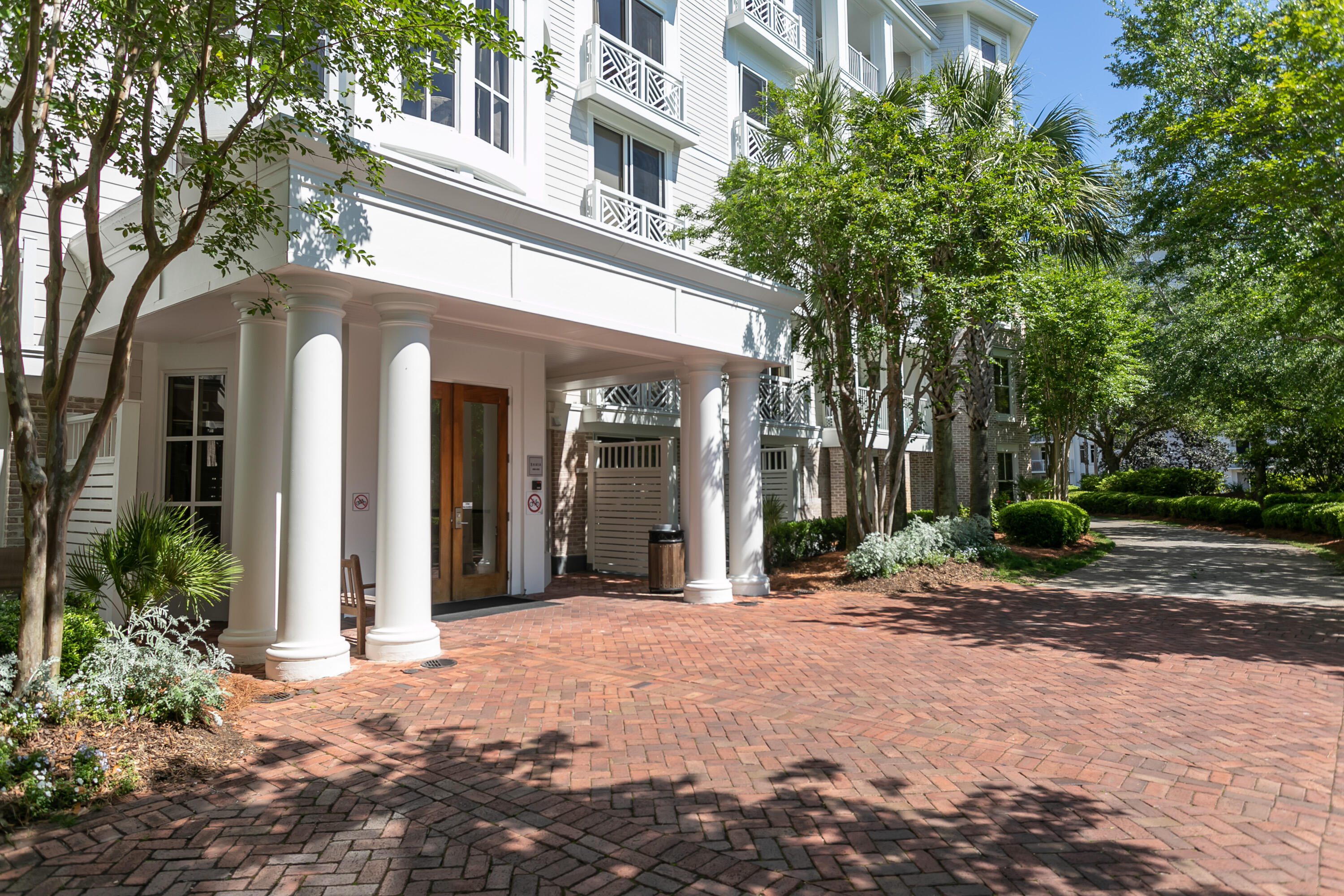 BAHIA CONDO - Residential