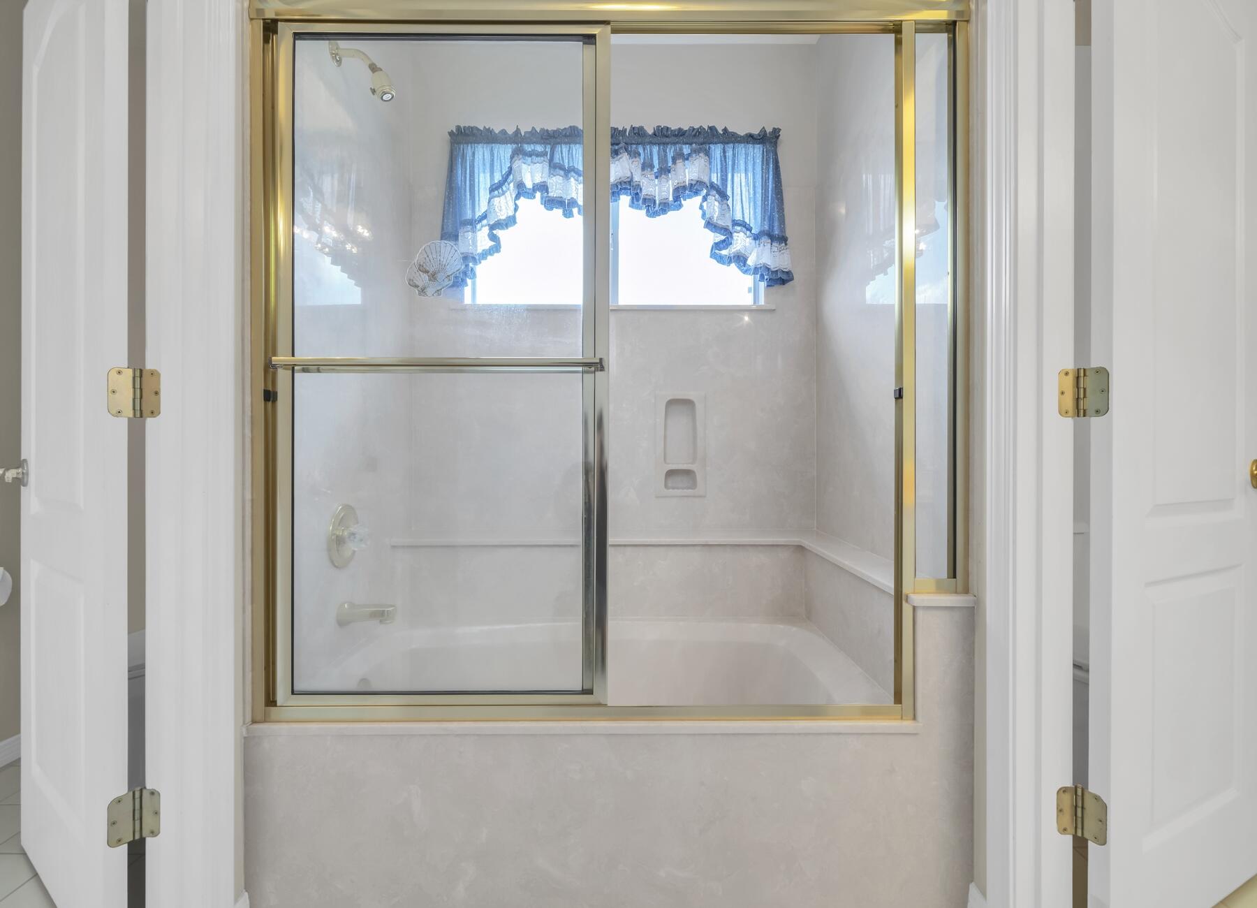 SUNSET BAY - Residential