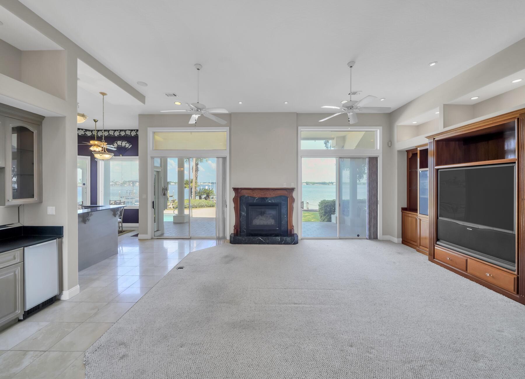 SUNSET BAY - Residential