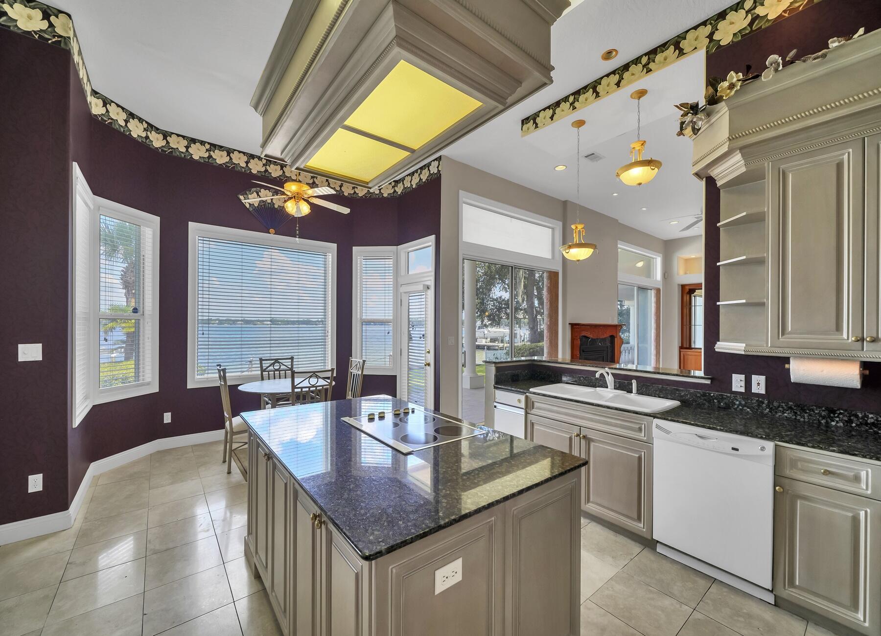 SUNSET BAY - Residential