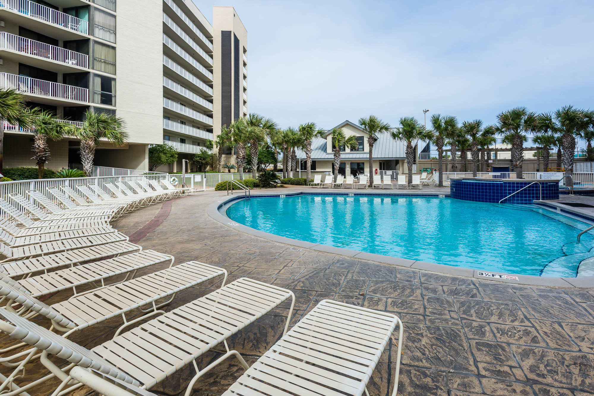 Mainsail Condo Phase 1 - Residential