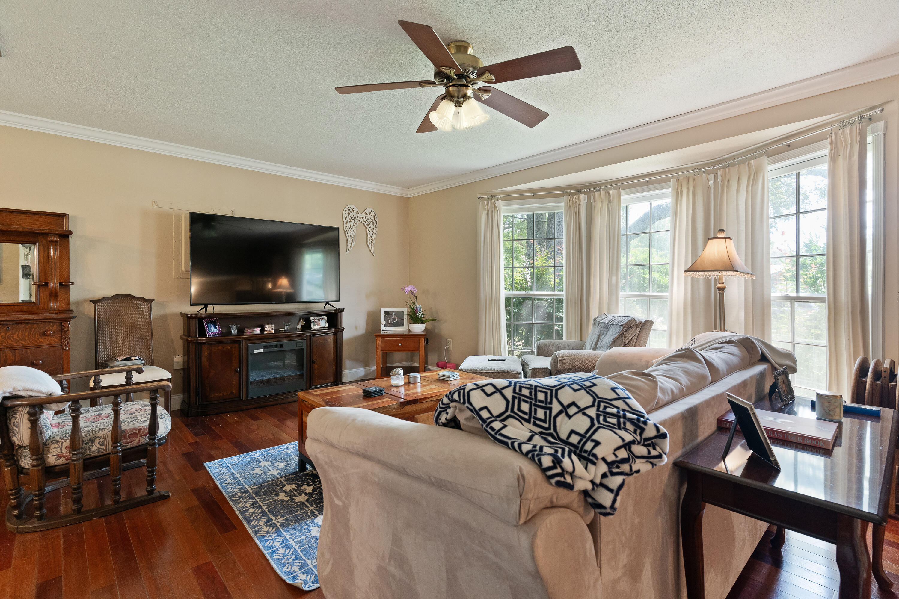 COUNTRY CLUB EST - Residential