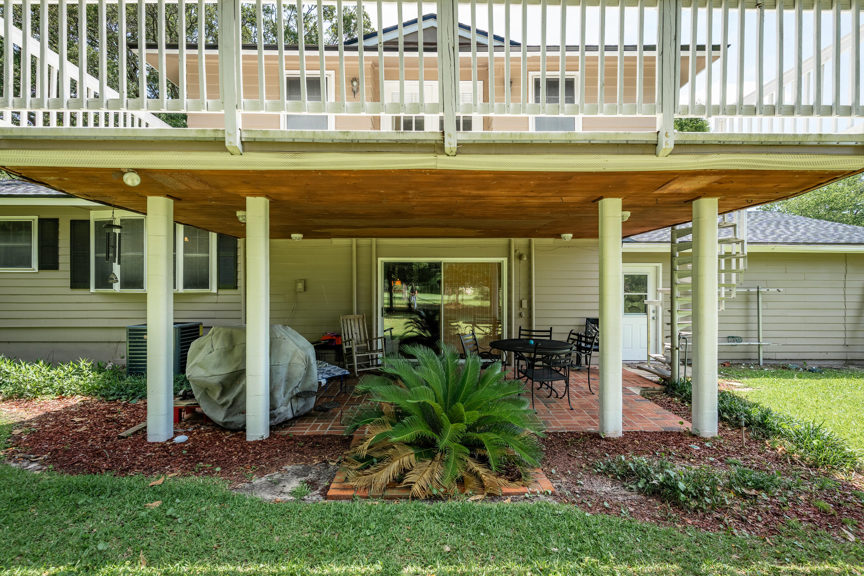COUNTRY CLUB EST - Residential