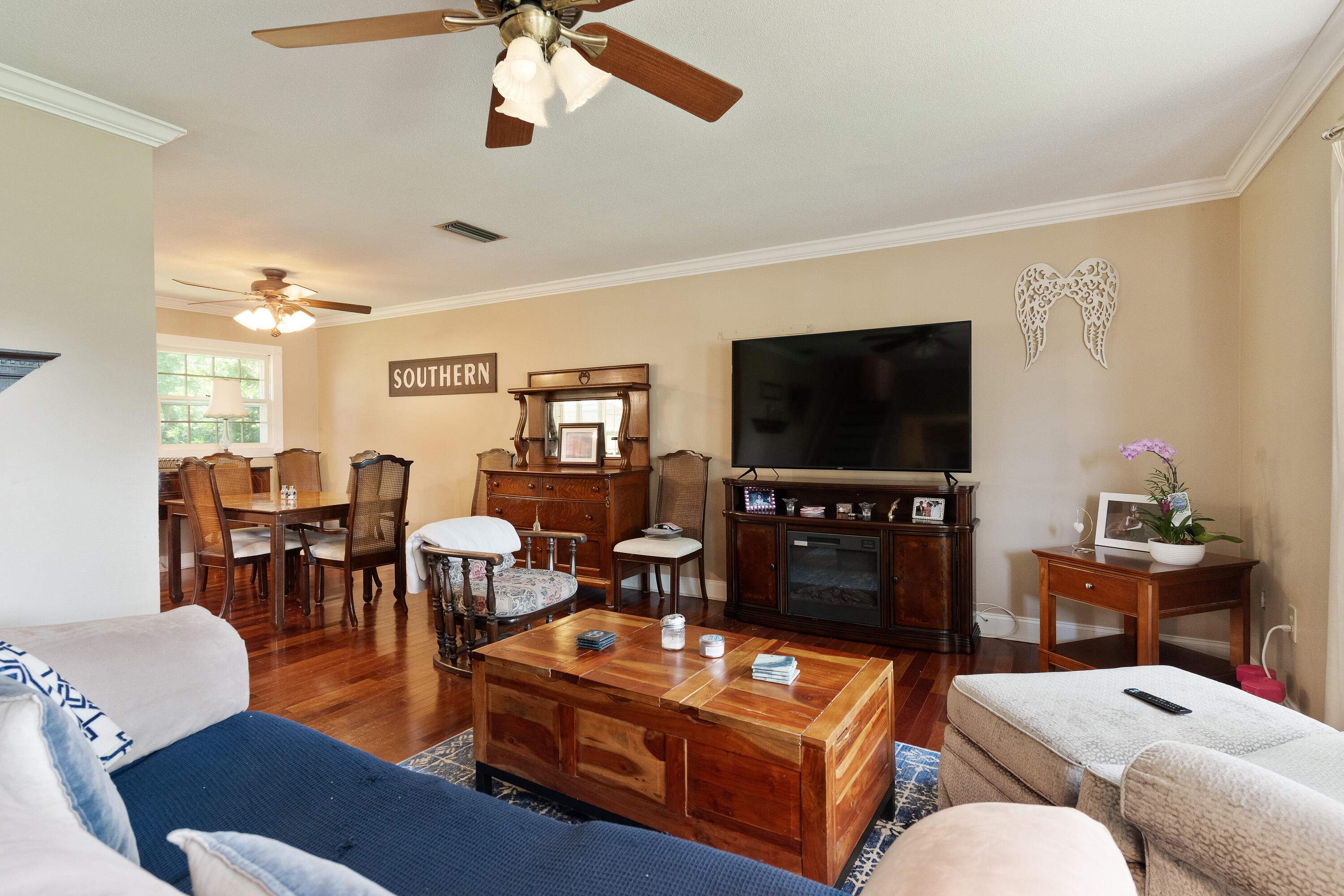 COUNTRY CLUB EST - Residential