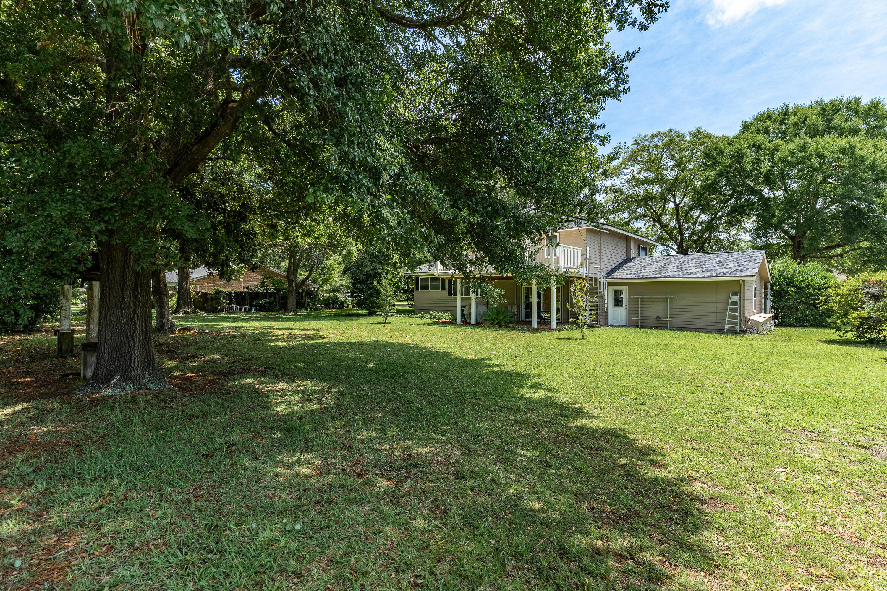 COUNTRY CLUB EST - Residential