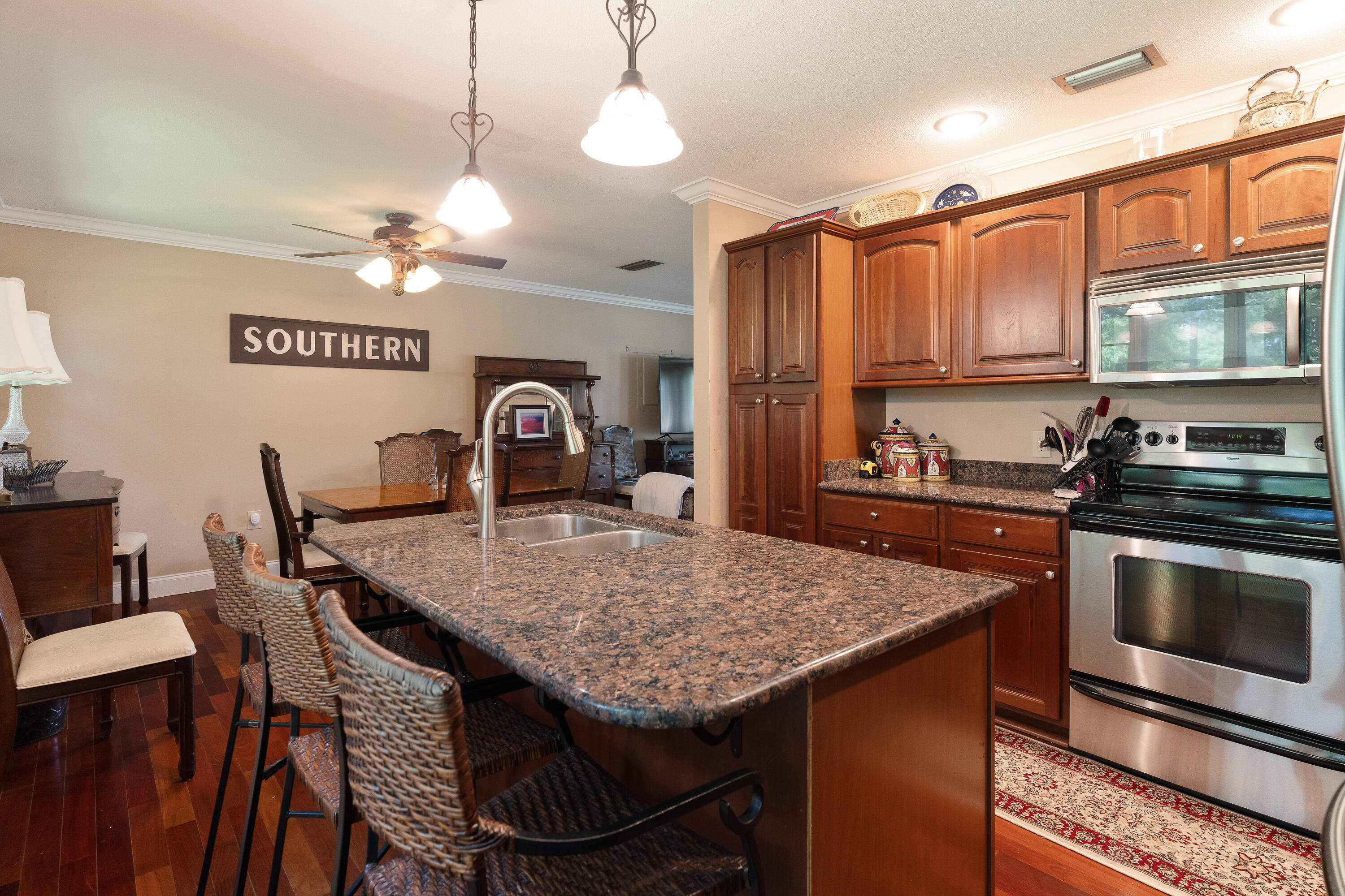 COUNTRY CLUB EST - Residential