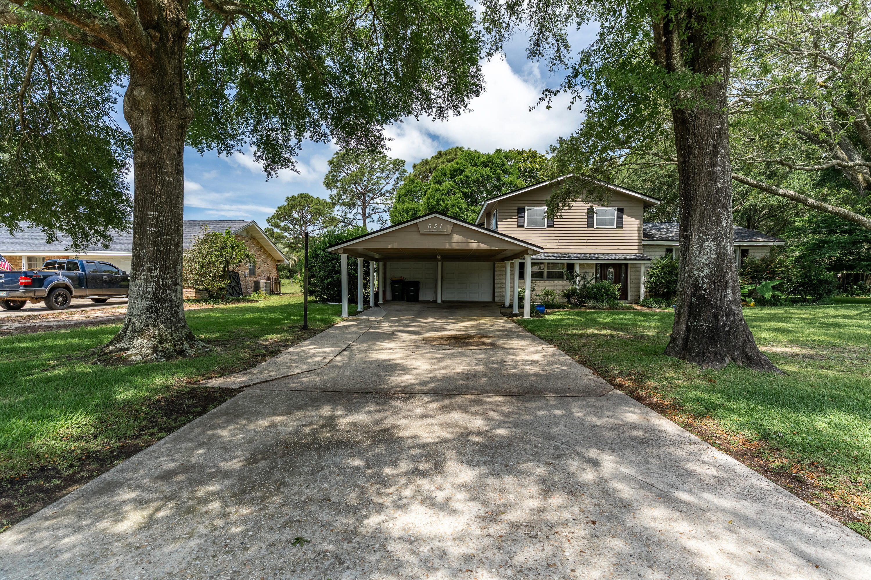 COUNTRY CLUB EST - Residential