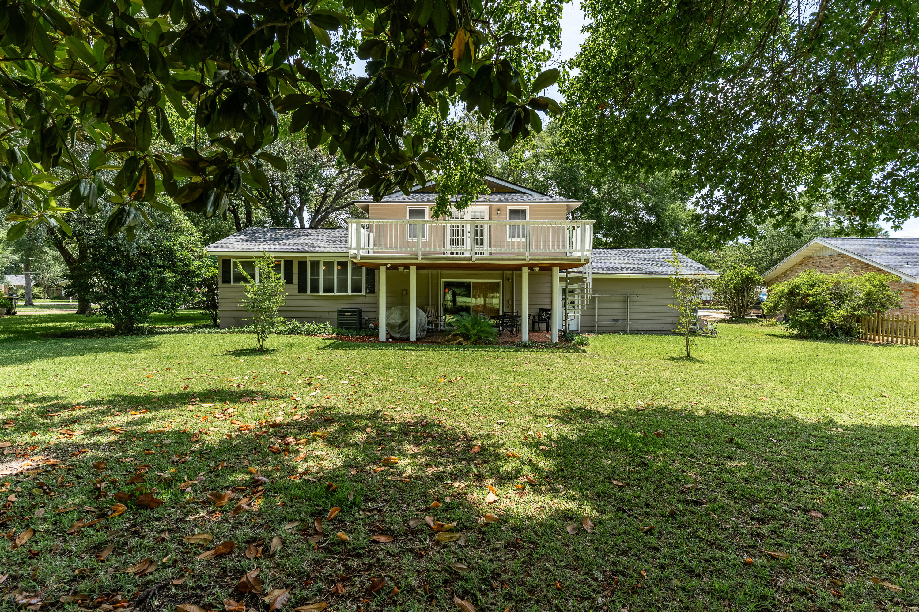 COUNTRY CLUB EST - Residential