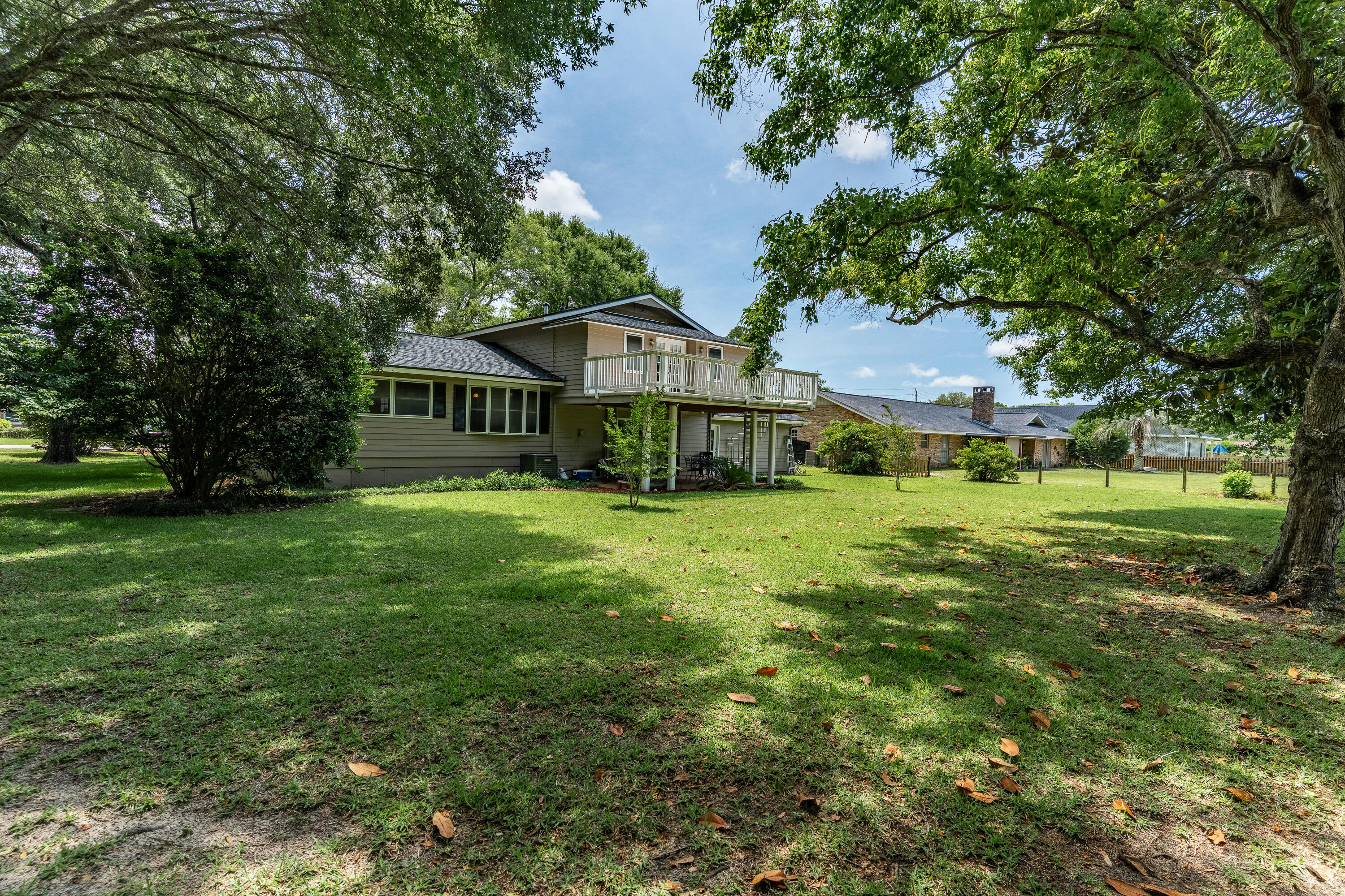 COUNTRY CLUB EST - Residential