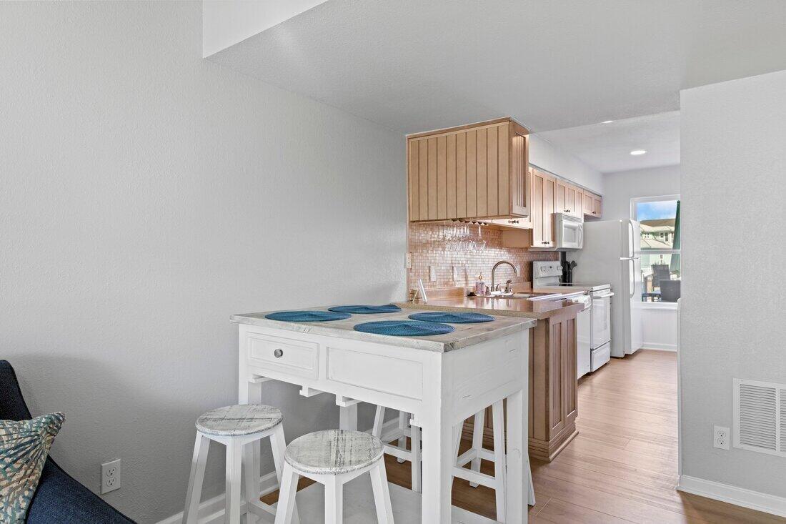 WHISPERING SANDS TOWNHOUSES - Residential