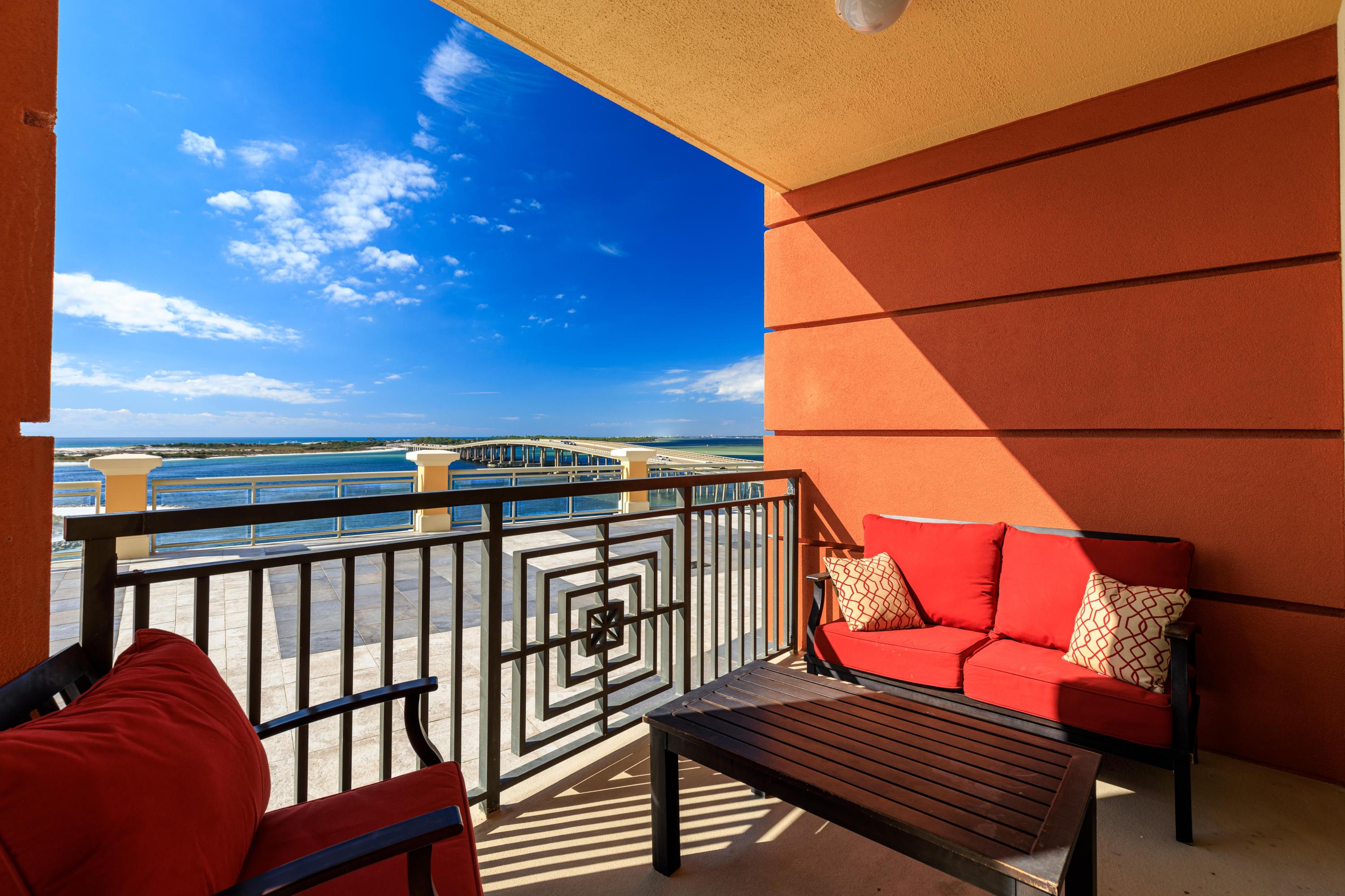 EMERALD GRANDE - Residential