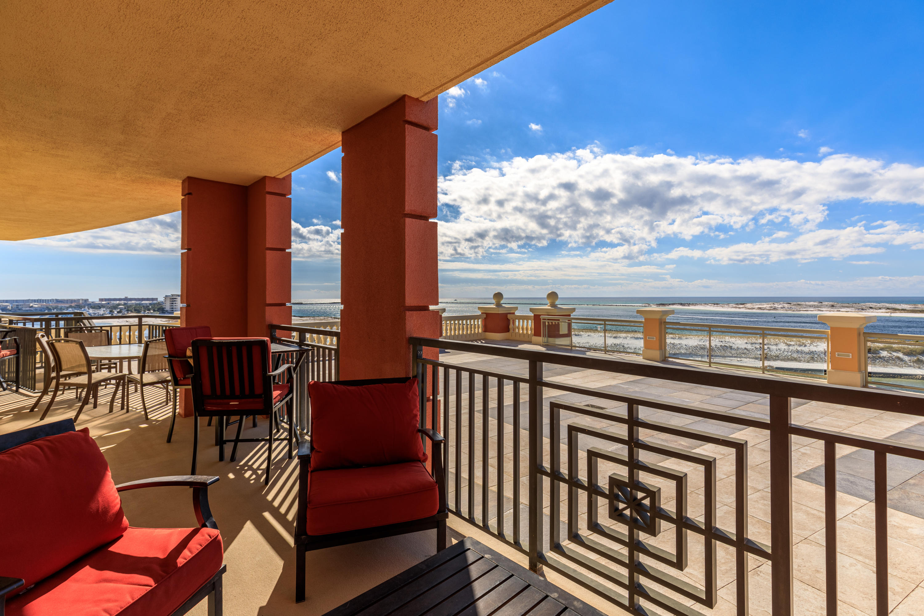 EMERALD GRANDE - Residential