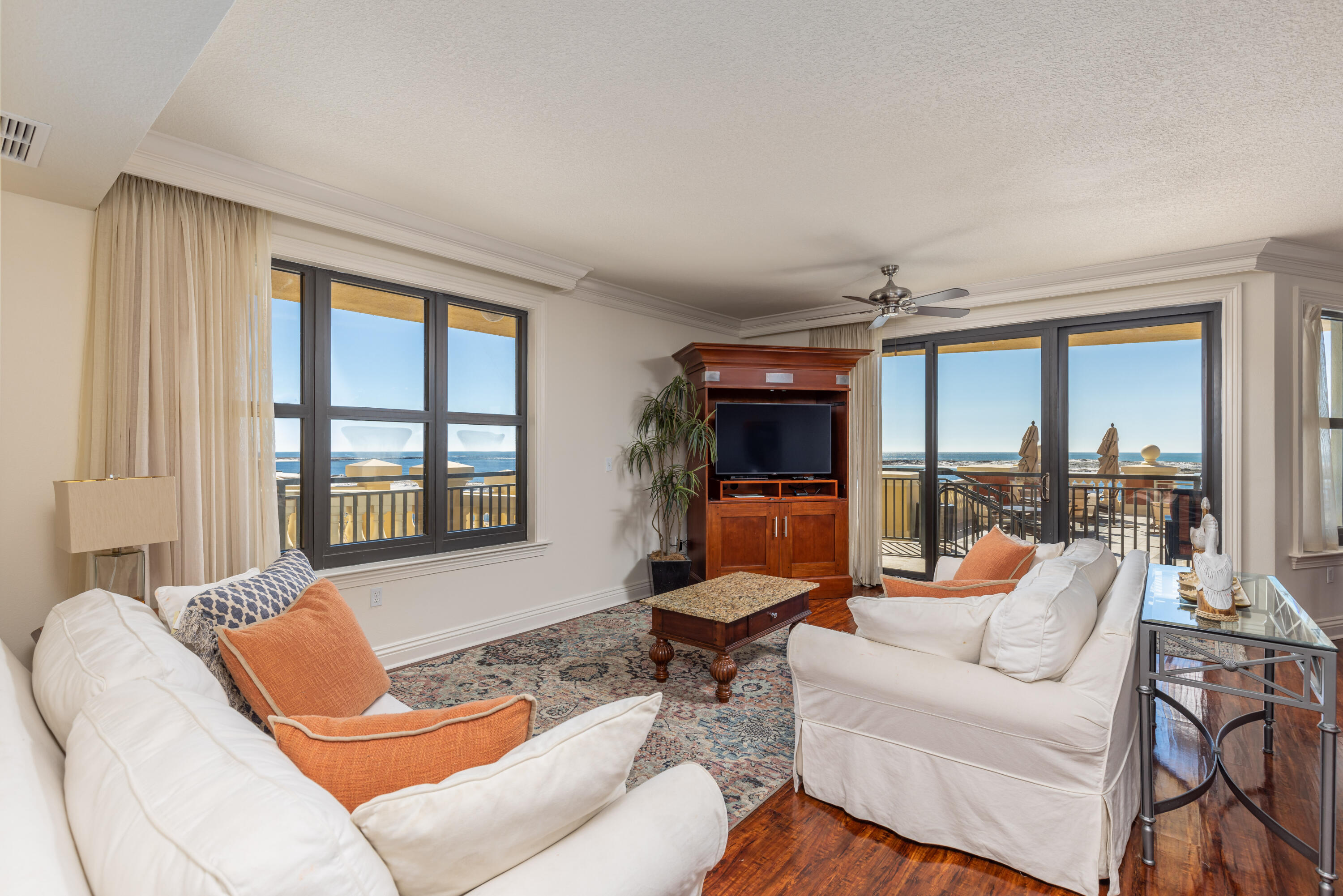 EMERALD GRANDE - Residential