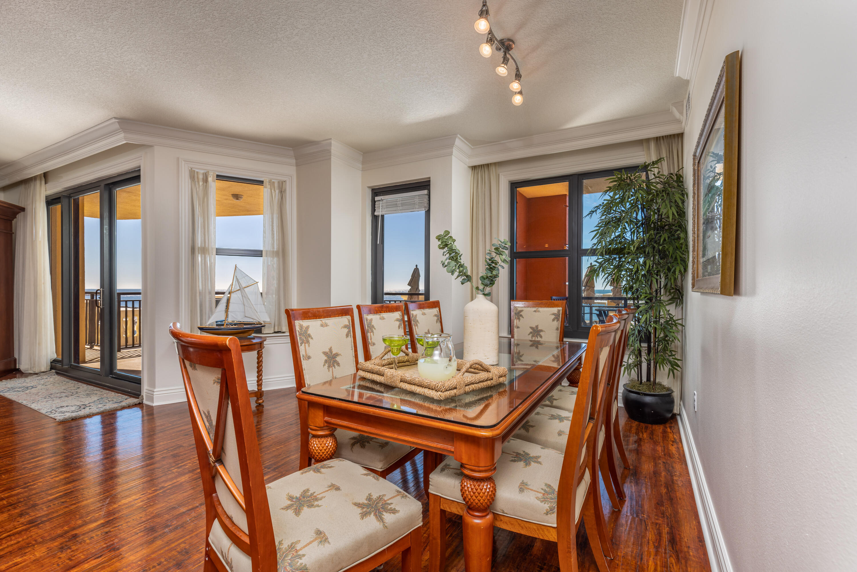 EMERALD GRANDE - Residential