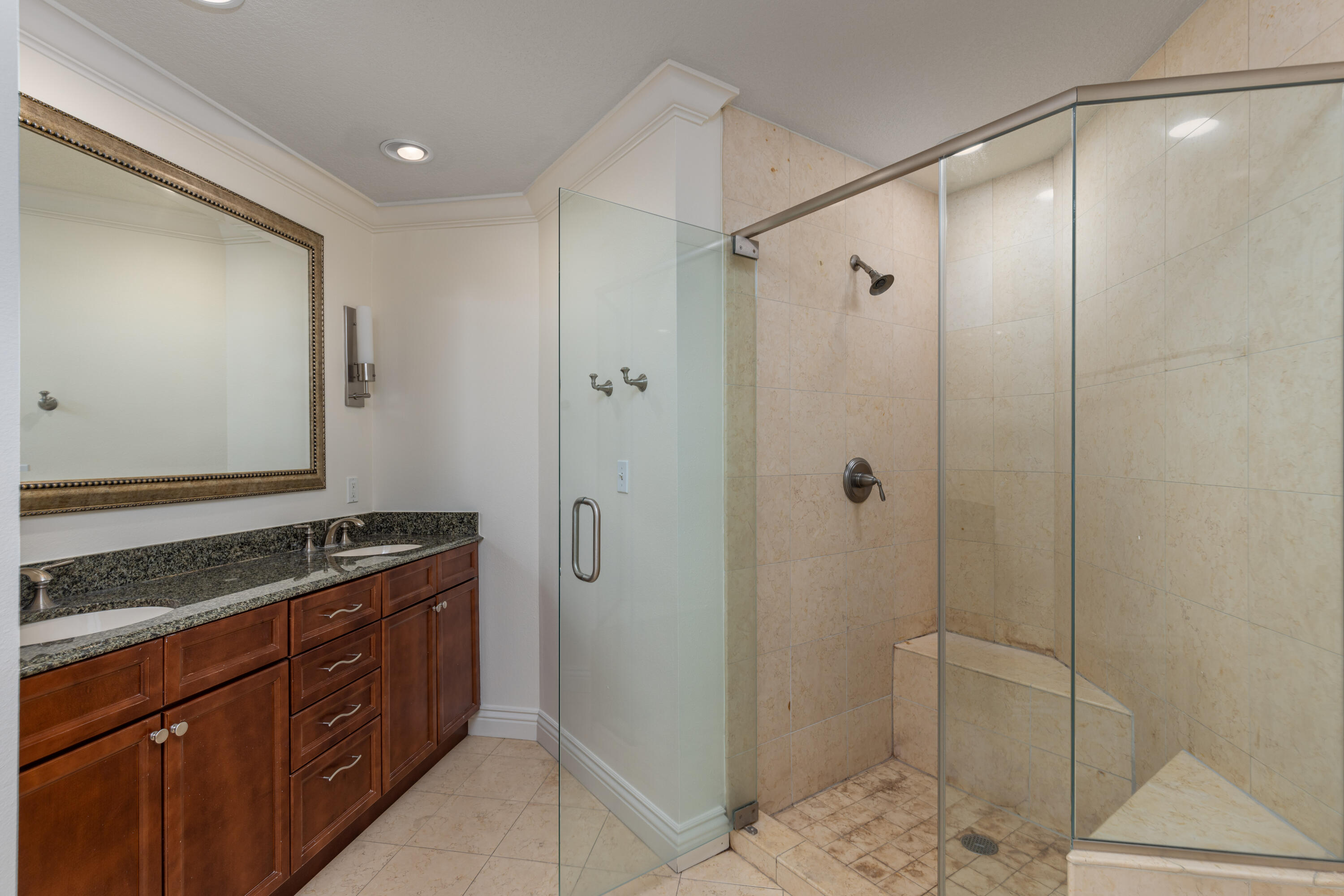 EMERALD GRANDE - Residential