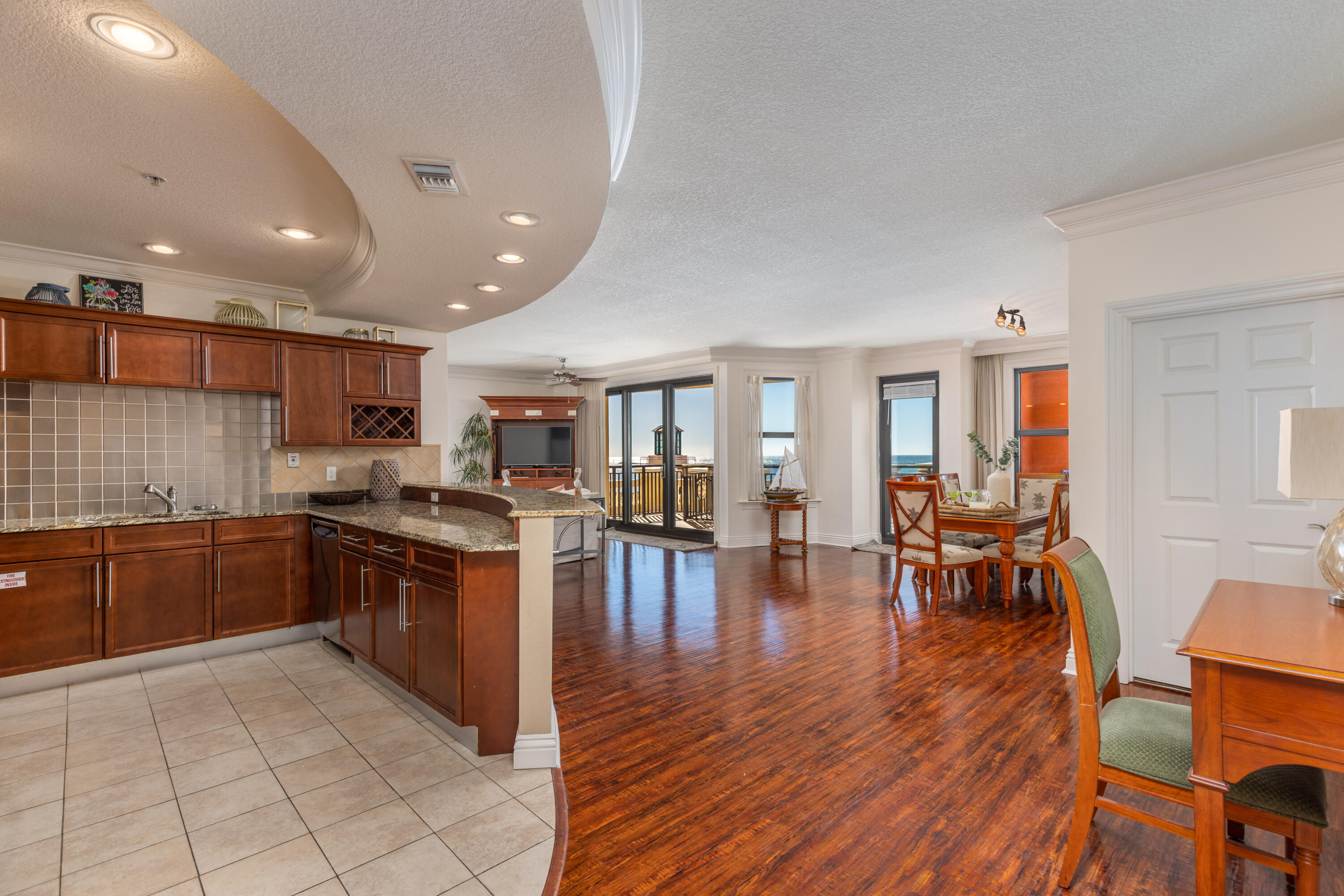 EMERALD GRANDE - Residential