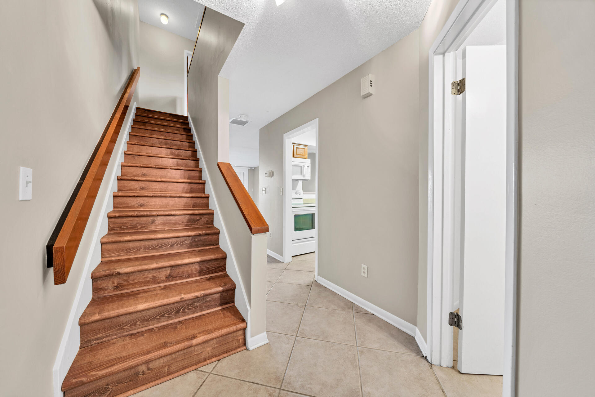 SAFE HARBOUR VILLAGE CONDO - Residential